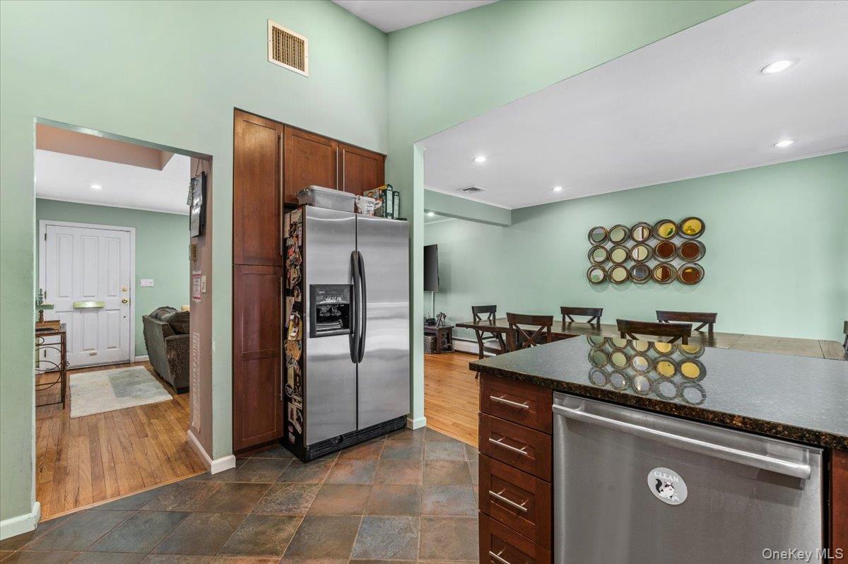 201 Martin Drive, Syosset, NY 11791