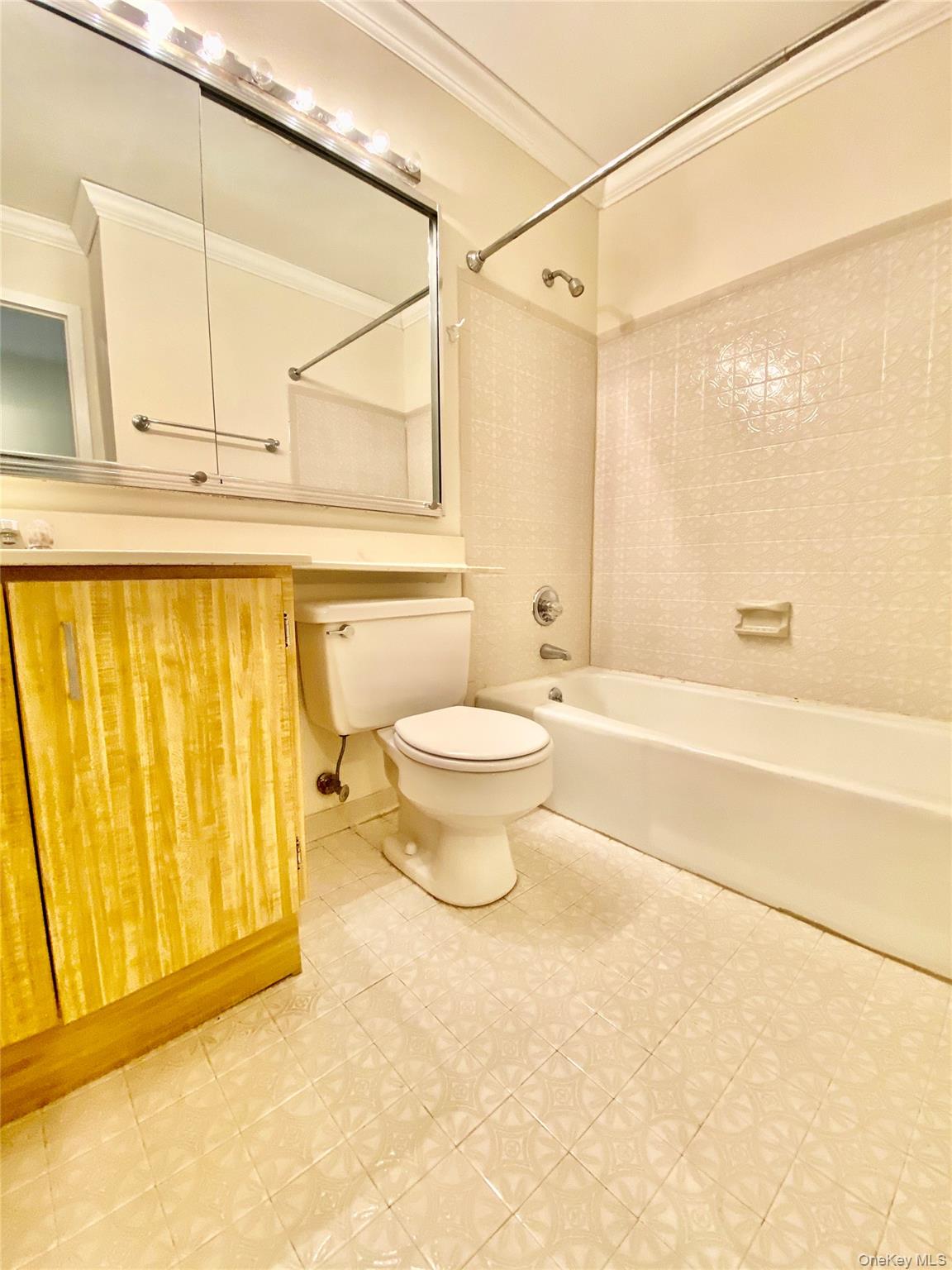 75 Greenway Close # 1, Rye Brook, NY 10573