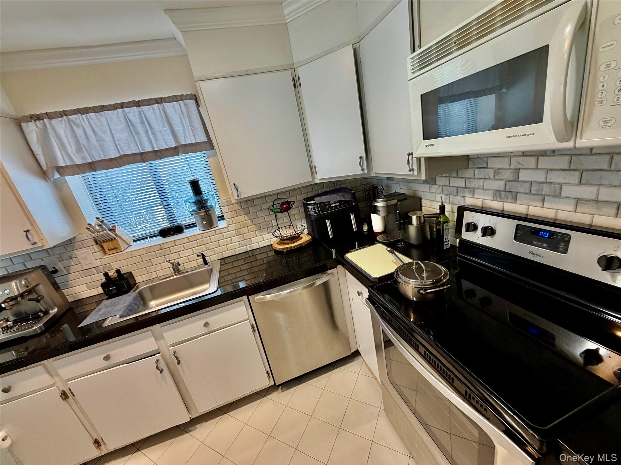 75 Greenway Close # 1, Rye Brook, NY 10573