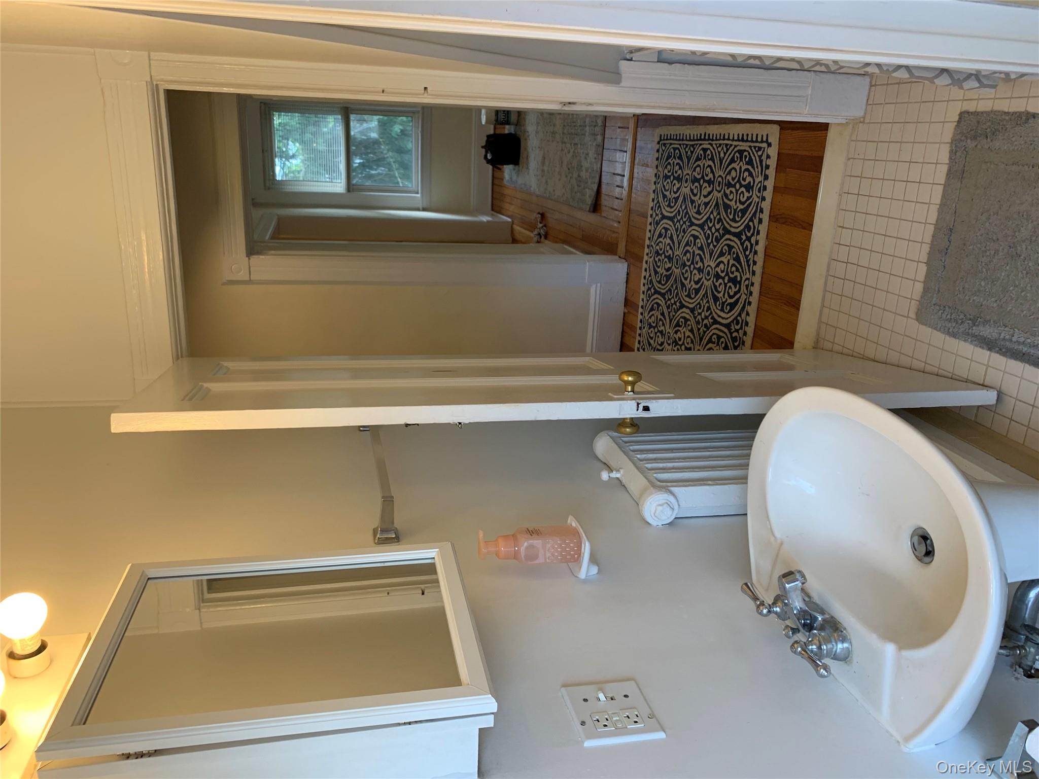 33 Irma Avenue, Port Washington, NY 11050