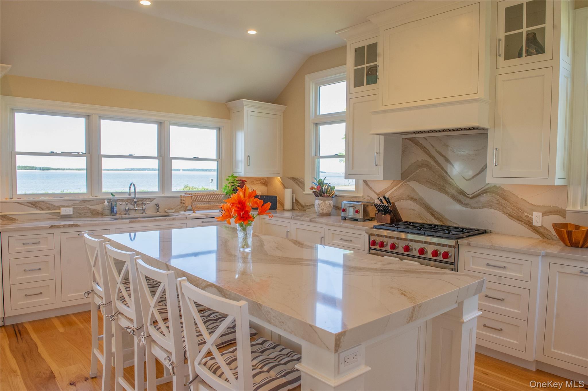 2450 Peters Neck Road, Orient, NY 11957