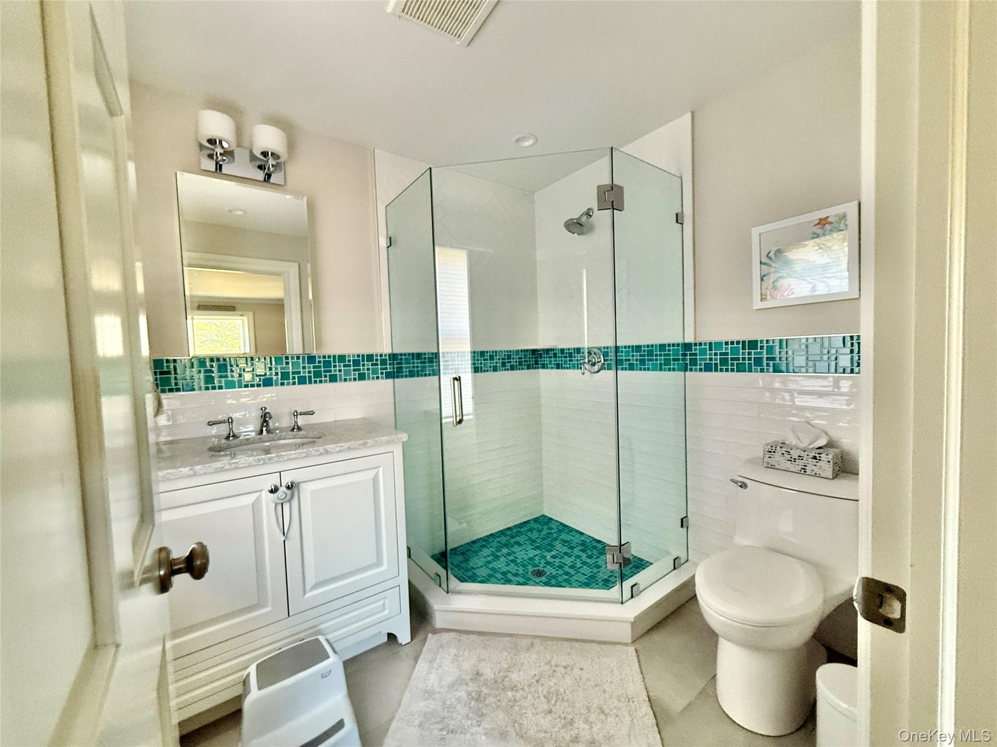 2450 Peters Neck Road, Orient, NY 11957