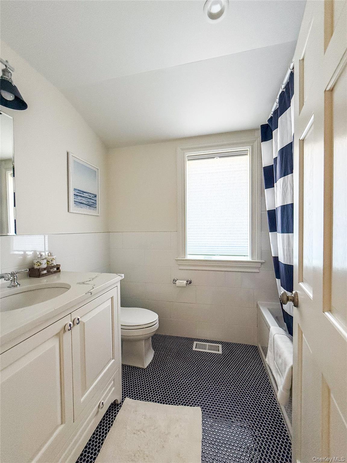 2450 Peters Neck Road, Orient, NY 11957