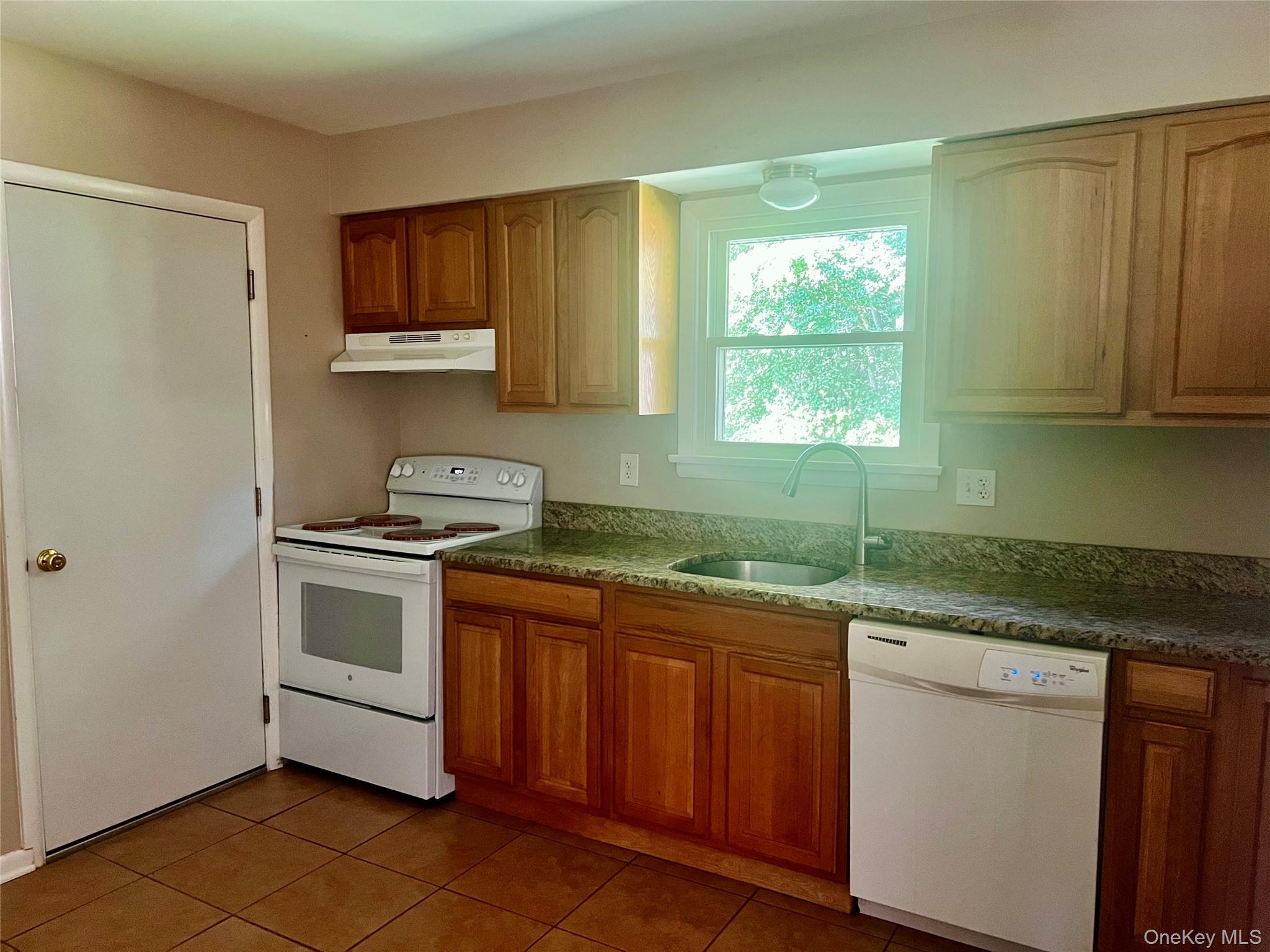 82 Rokeby Road, Red Hook, NY 12571