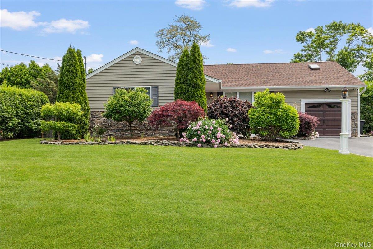 13 Colonial Lane, Bellport Village, NY 11713