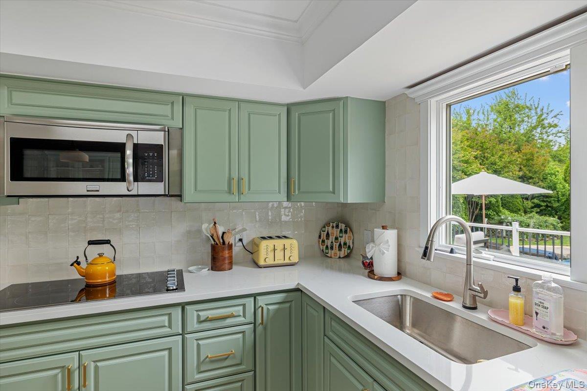 13 Colonial Lane, Bellport Village, NY 11713