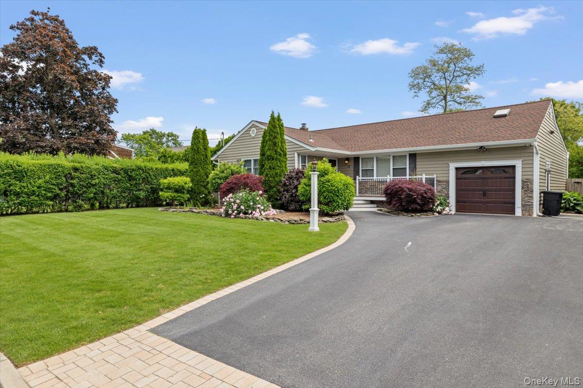 13 Colonial Lane, Bellport Village, NY 11713