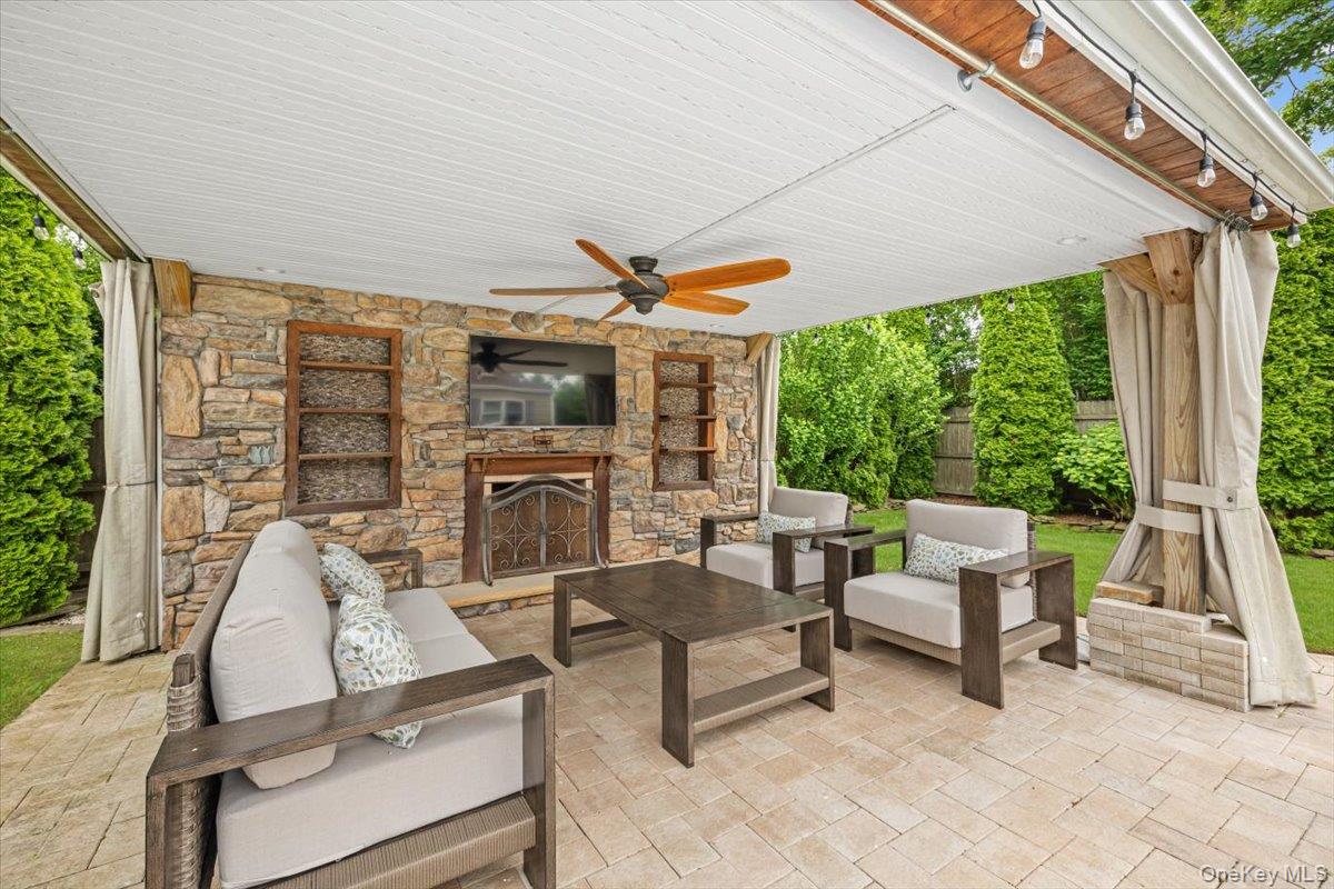 13 Colonial Lane, Bellport Village, NY 11713