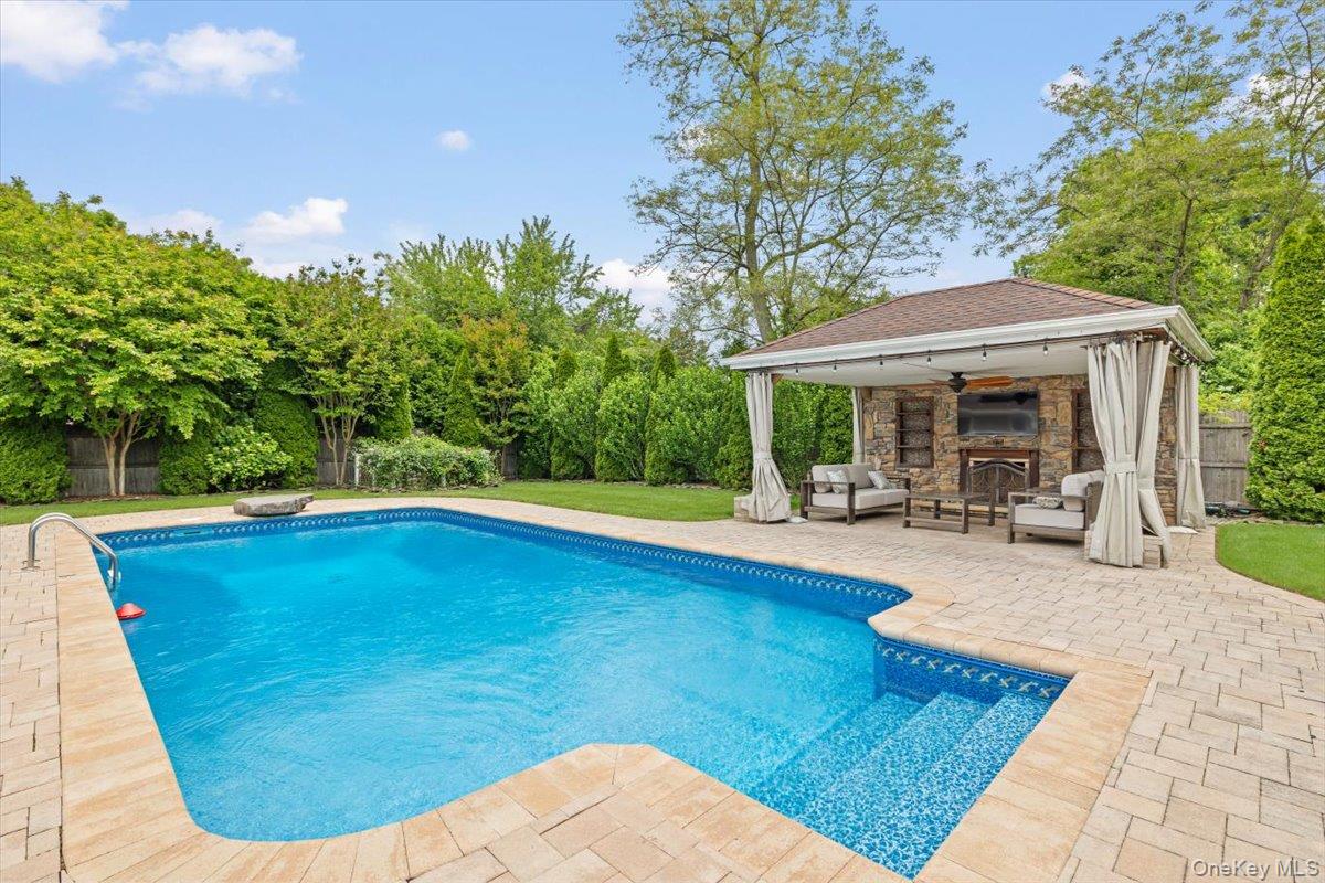 13 Colonial Lane, Bellport Village, NY 11713