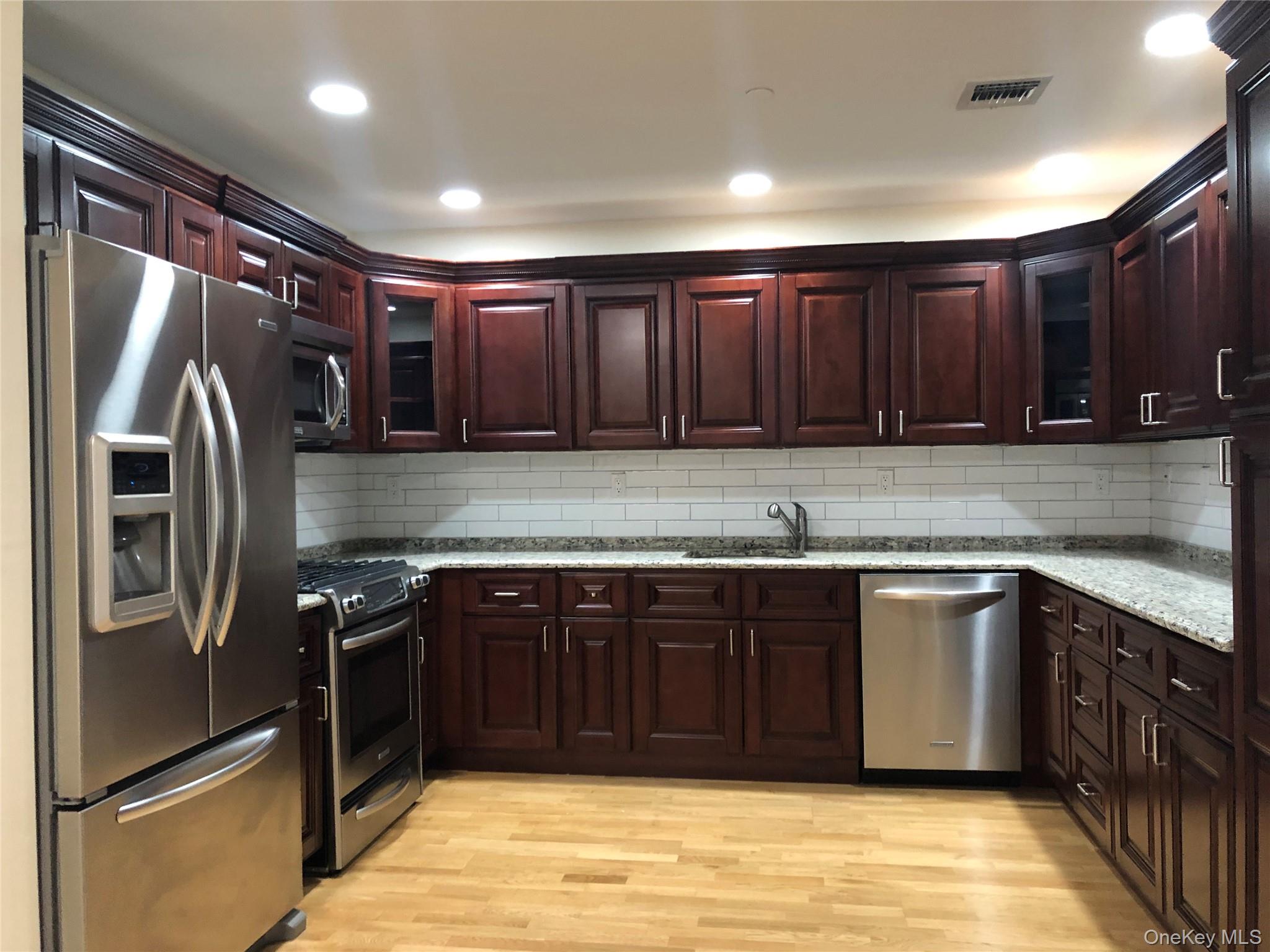 147 Main Street # 2-H, Mineola, NY 11501