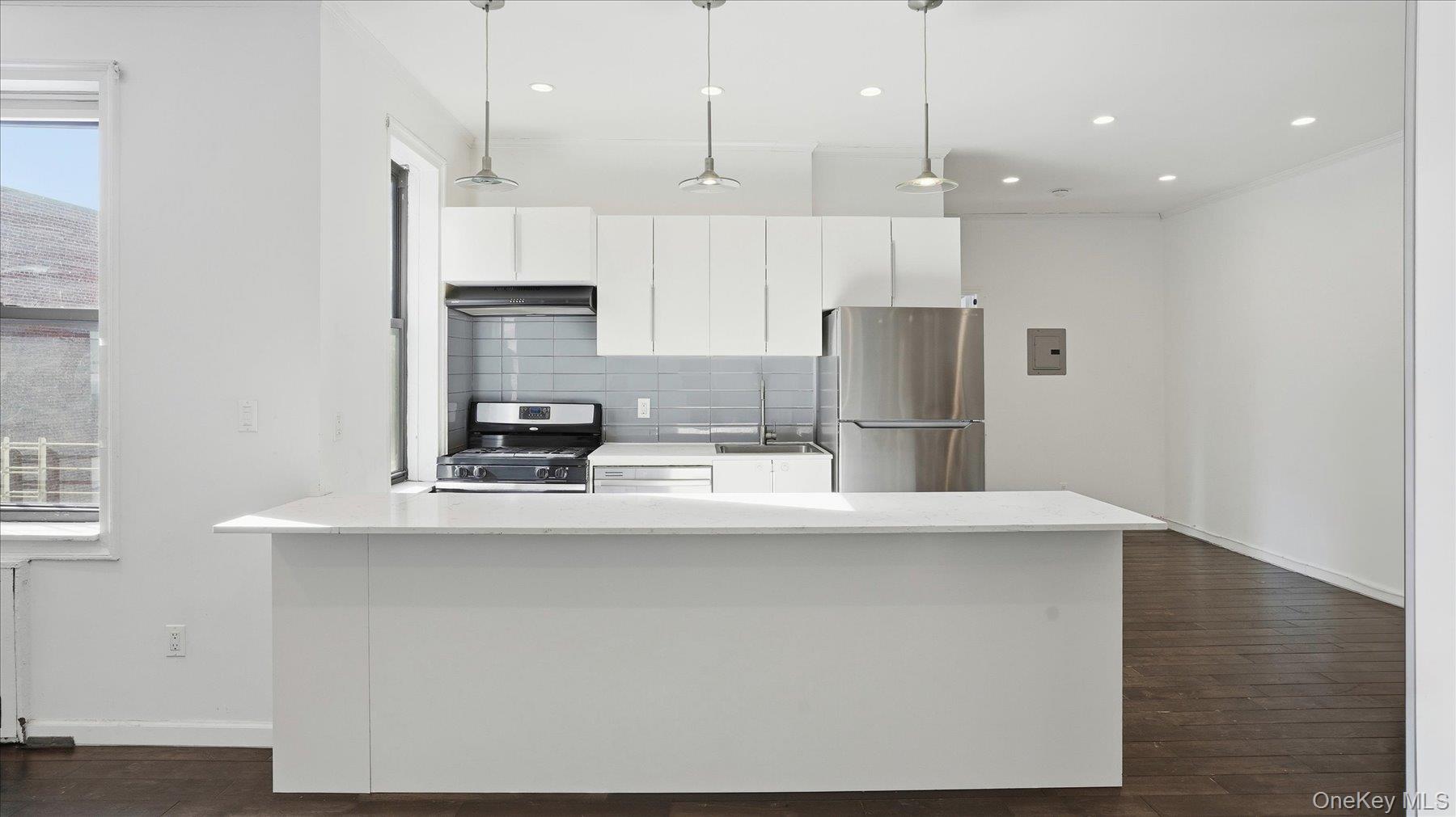 21 Barstow Road # 6C, Great Neck, NY 11021