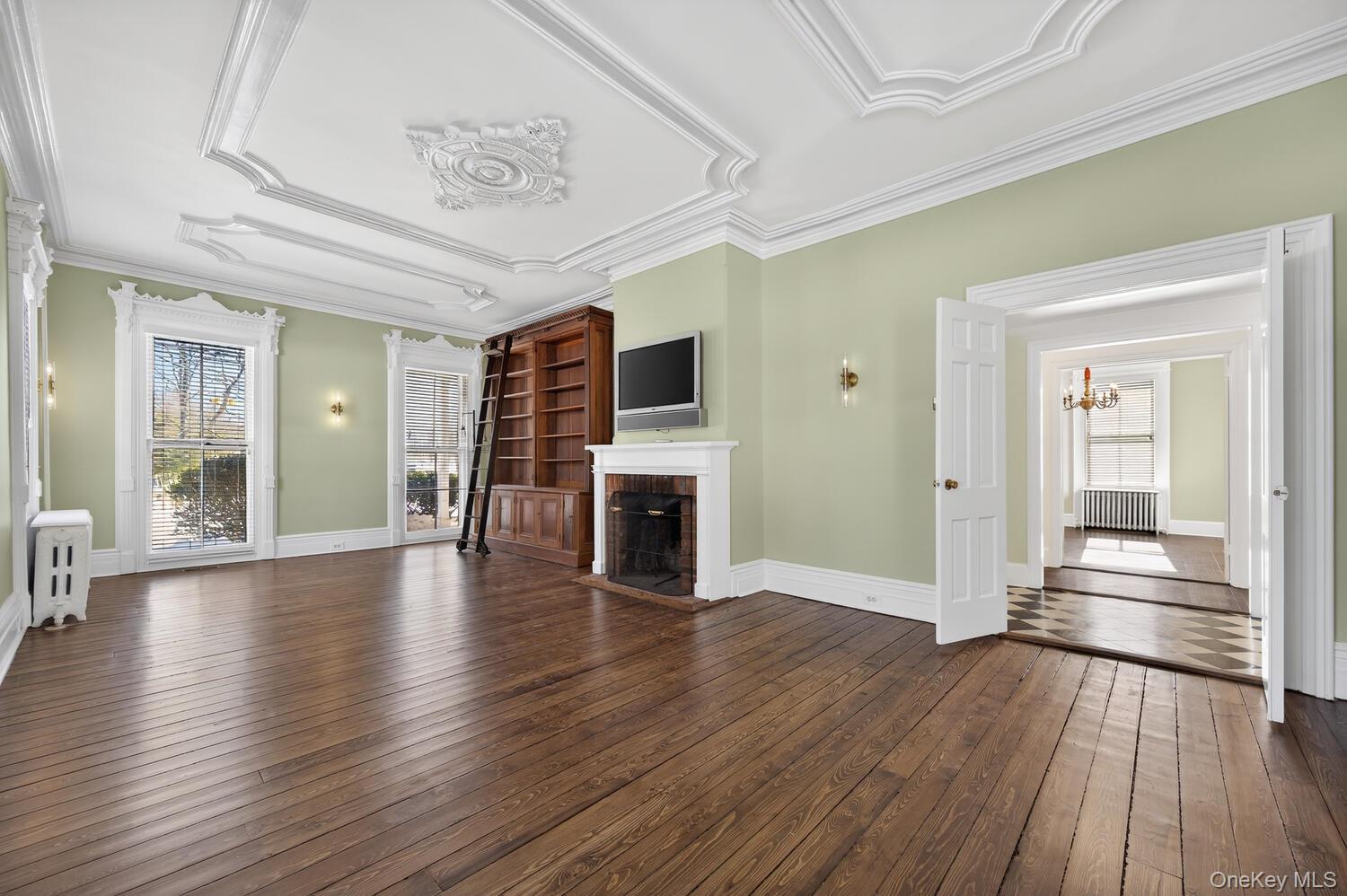 4 Parkview Terrace # 1, Huntington, NY 11743