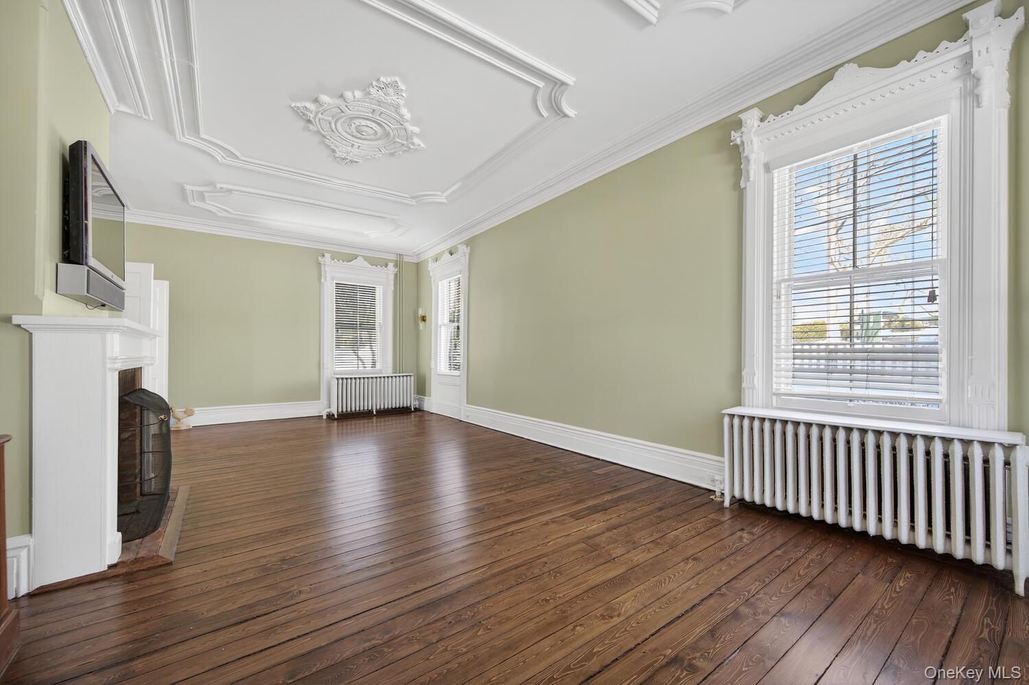 4 Parkview Terrace # 1, Huntington, NY 11743