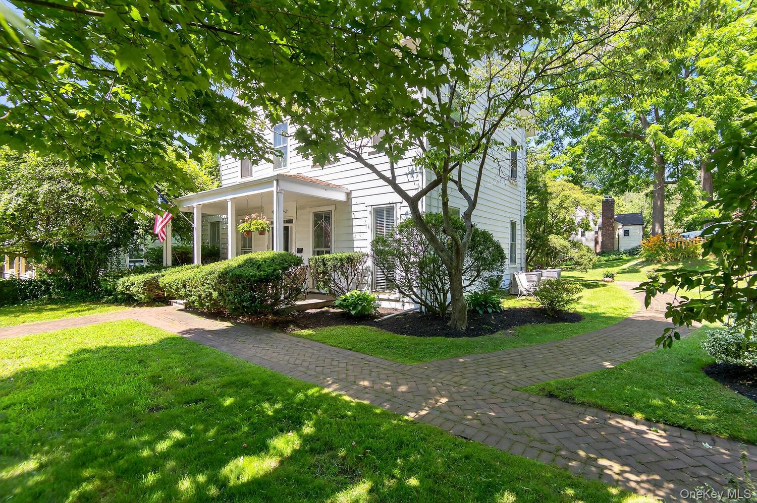 4 Parkview Terrace # 1, Huntington, NY 11743