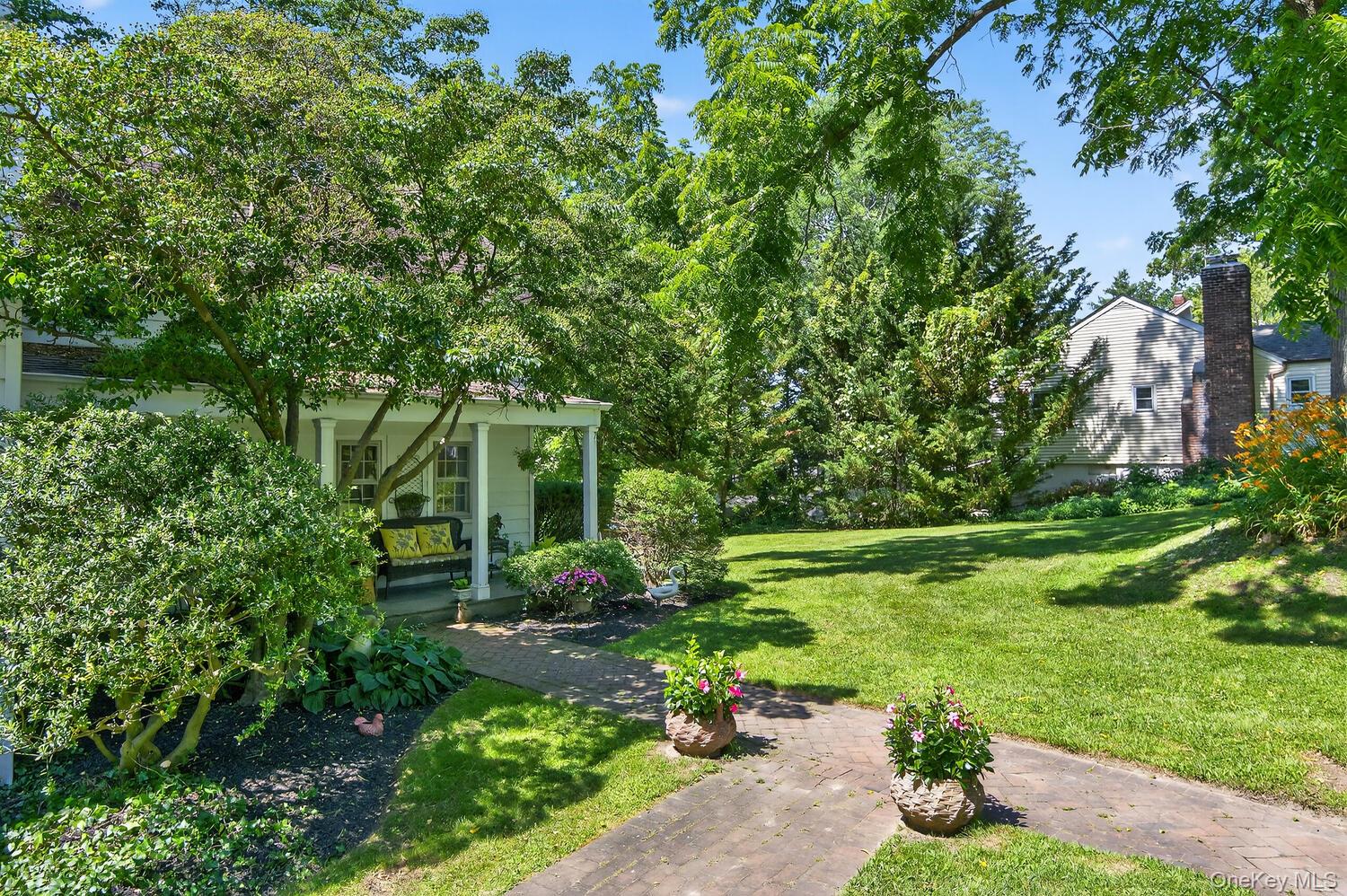 4 Parkview Terrace # 2, Huntington, NY 11743