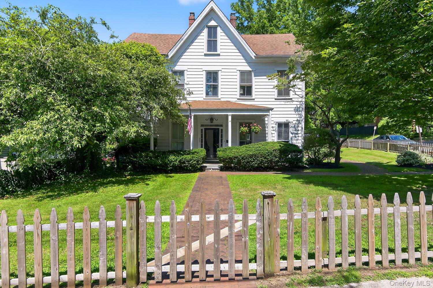 4 Parkview Terrace # 2, Huntington, NY 11743