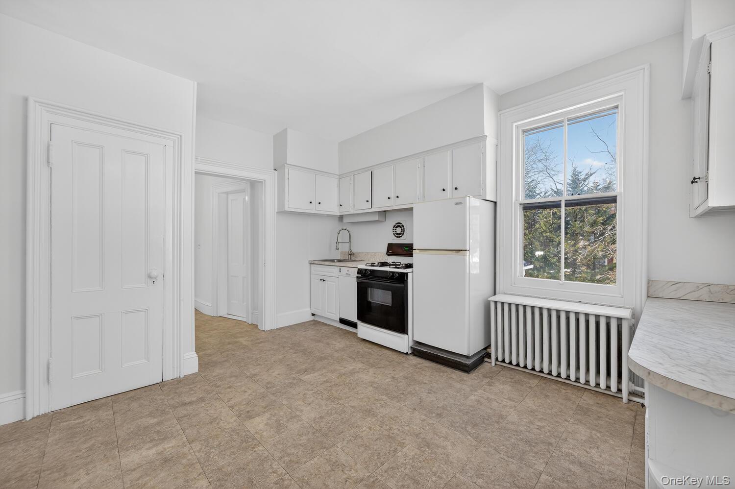 4 Parkview Terrace # 2, Huntington, NY 11743