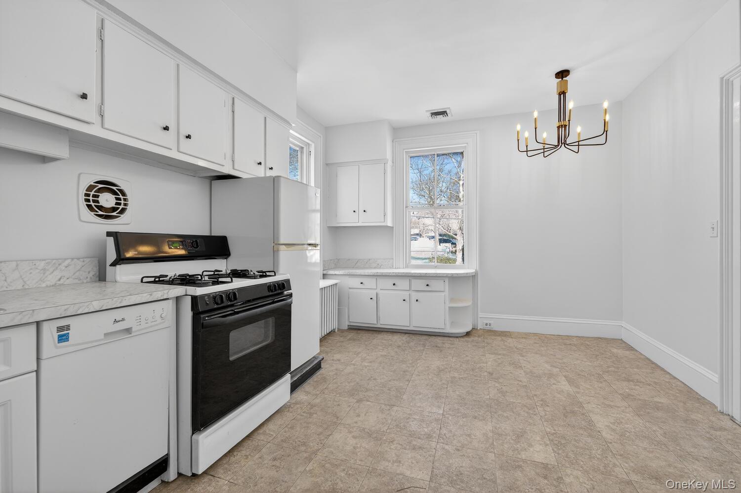 4 Parkview Terrace # 2, Huntington, NY 11743