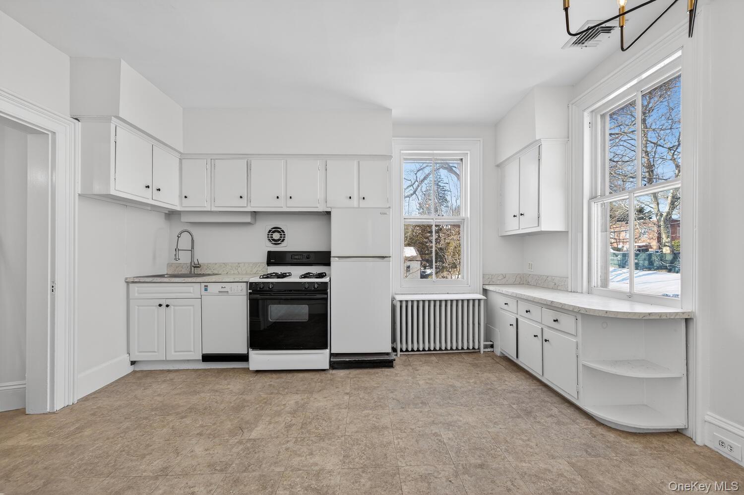 4 Parkview Terrace # 2, Huntington, NY 11743