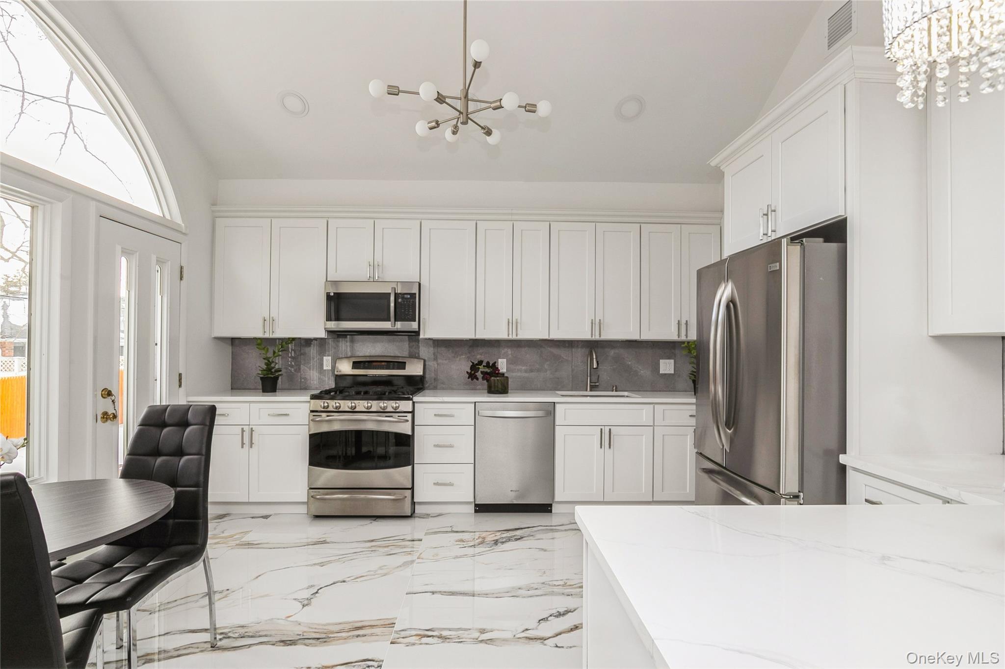 15 Center Drive, Syosset, NY 11791