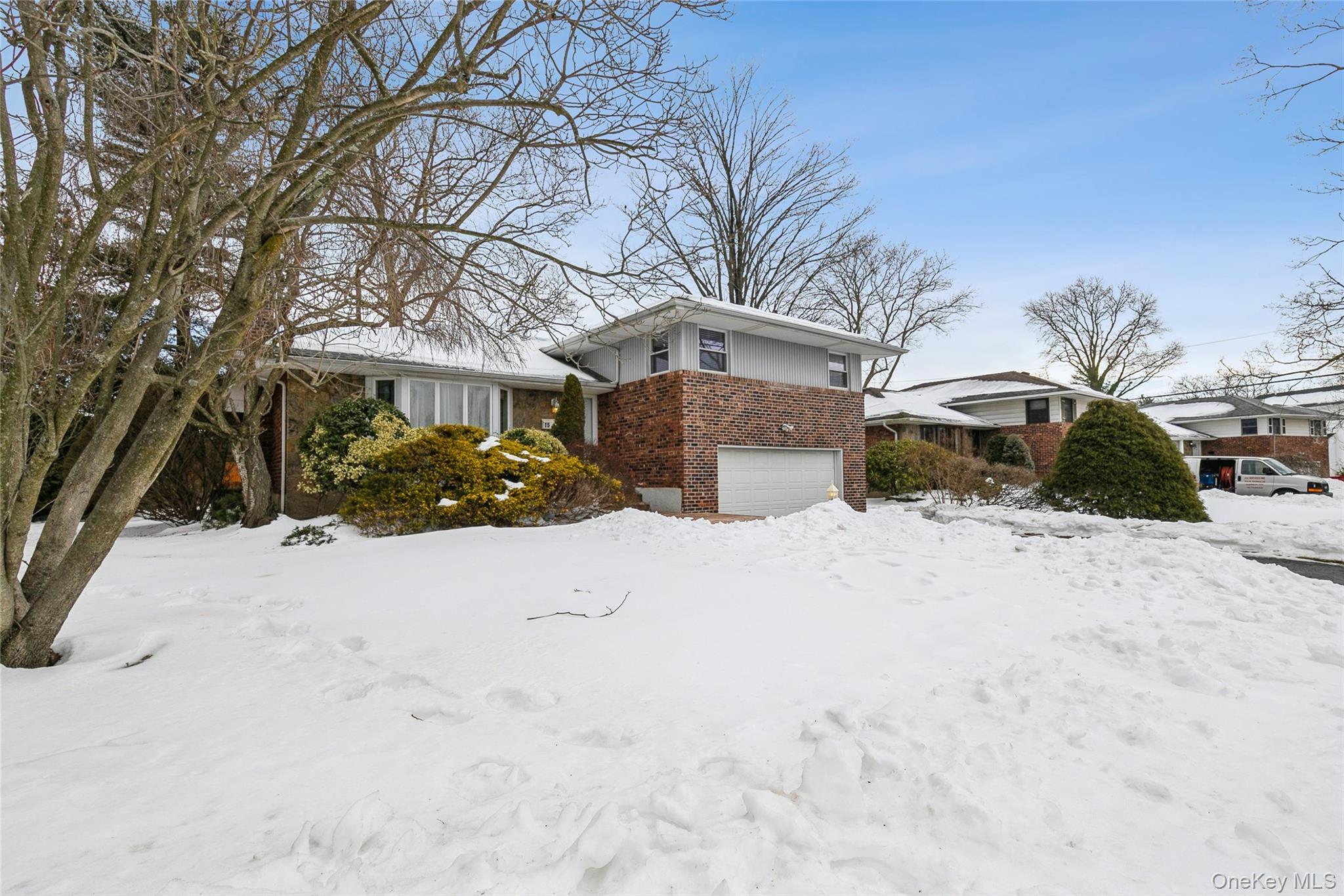 15 Center Drive, Syosset, NY 11791