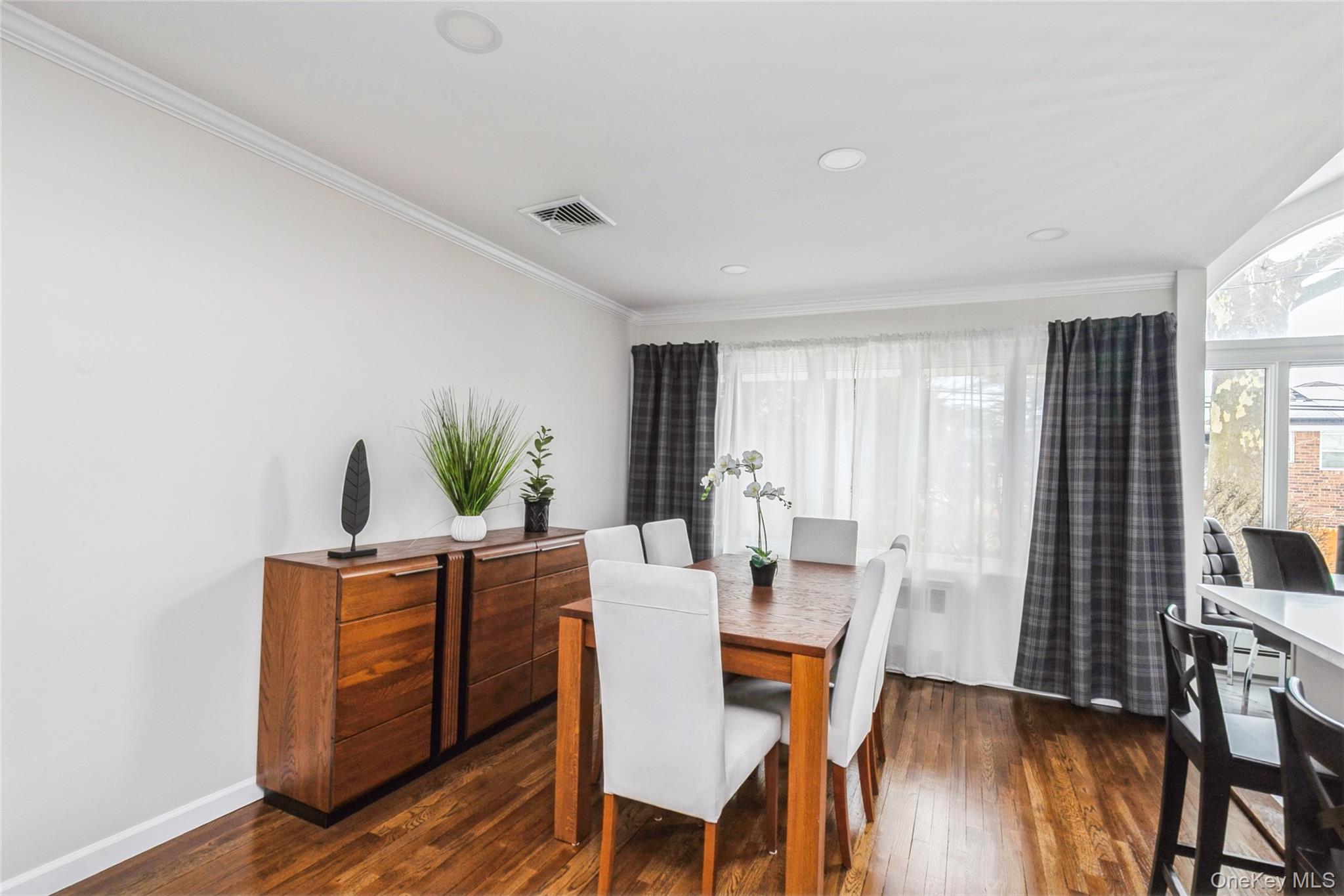 15 Center Drive, Syosset, NY 11791