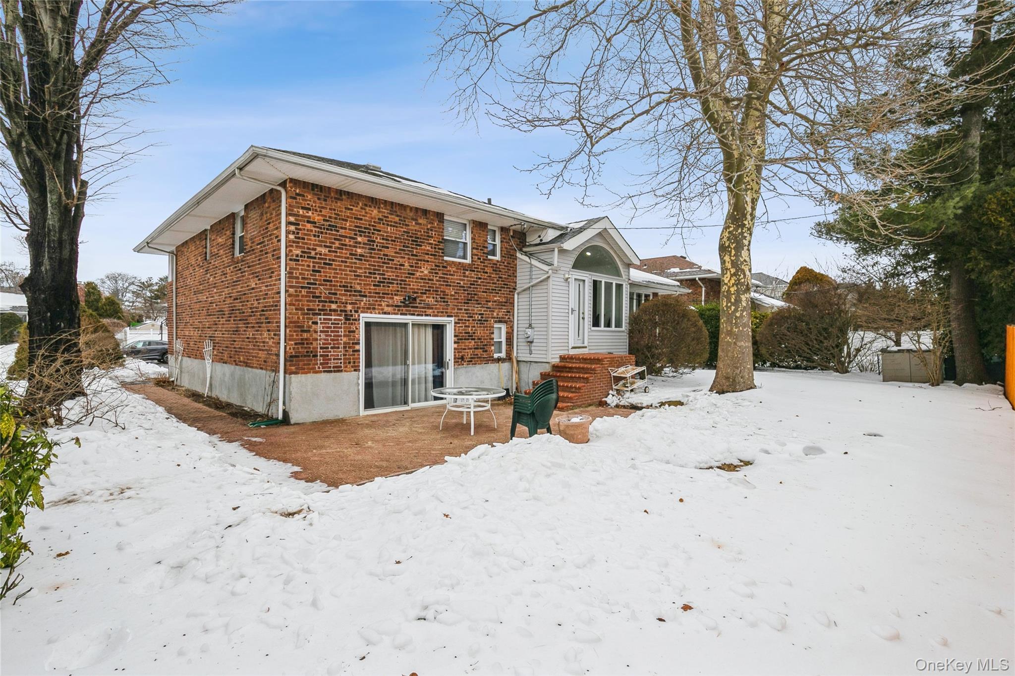 15 Center Drive, Syosset, NY 11791