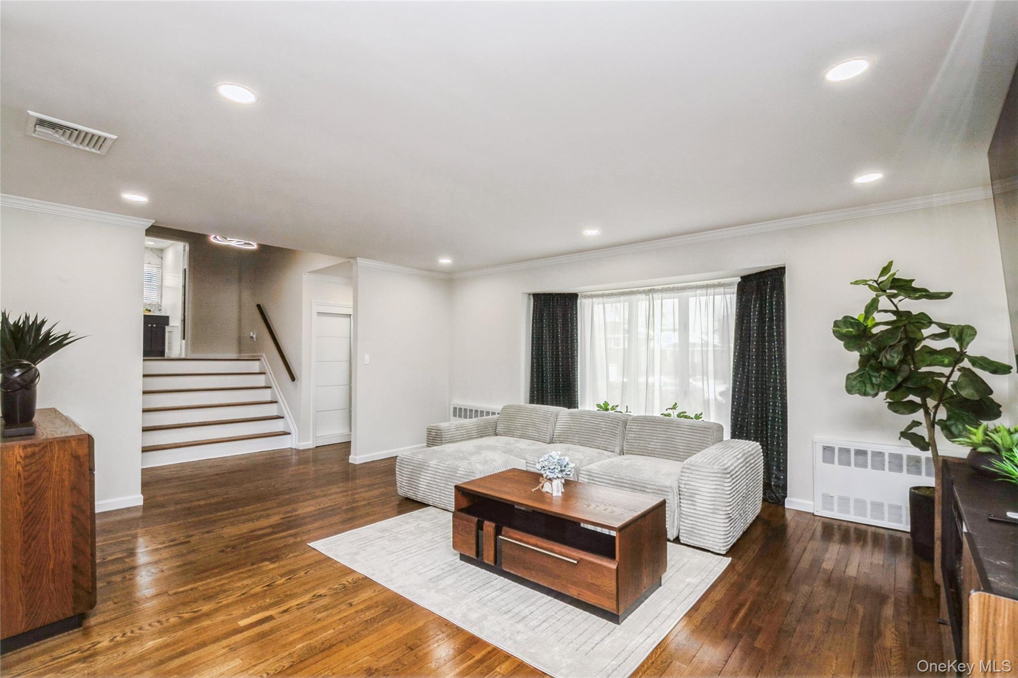 15 Center Drive, Syosset, NY 11791