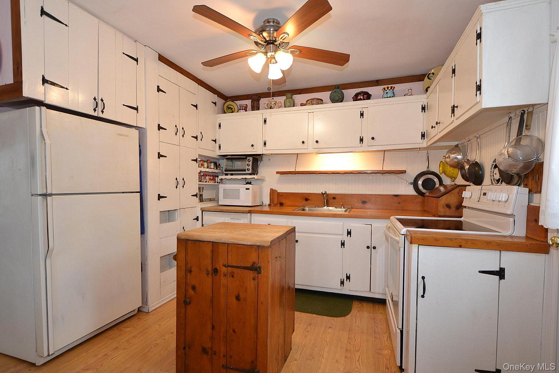 11 Cherokee Street, Massapequa, NY 11758