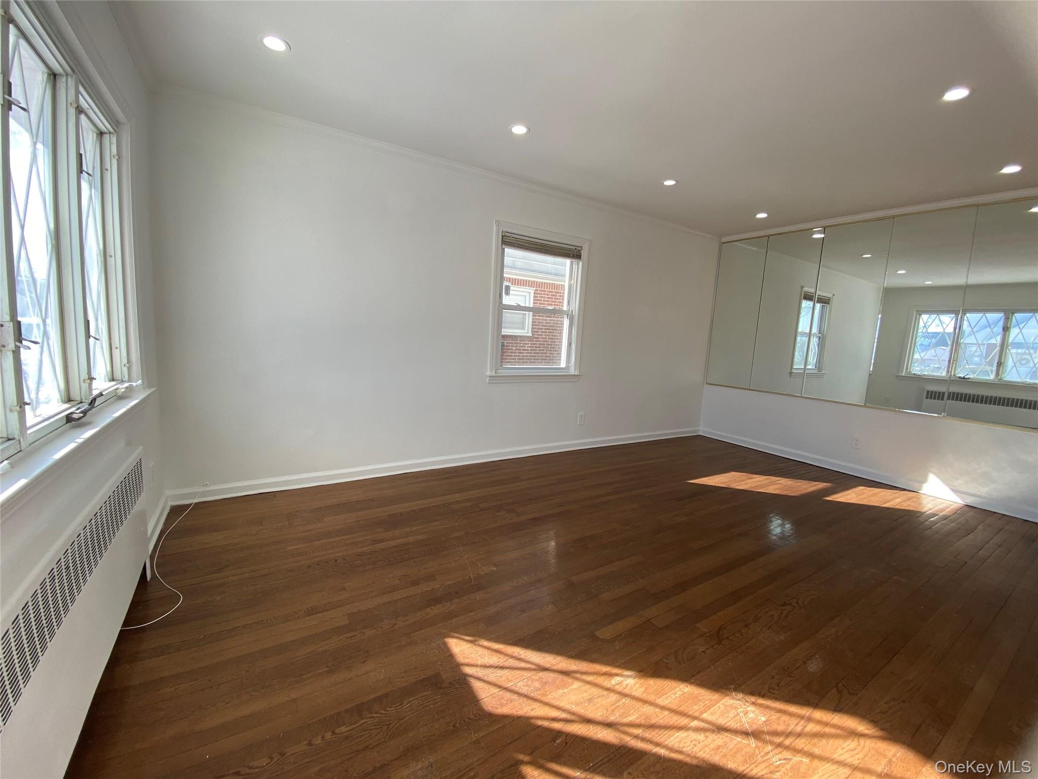 216 Raff Avenue, Mineola, NY 11501