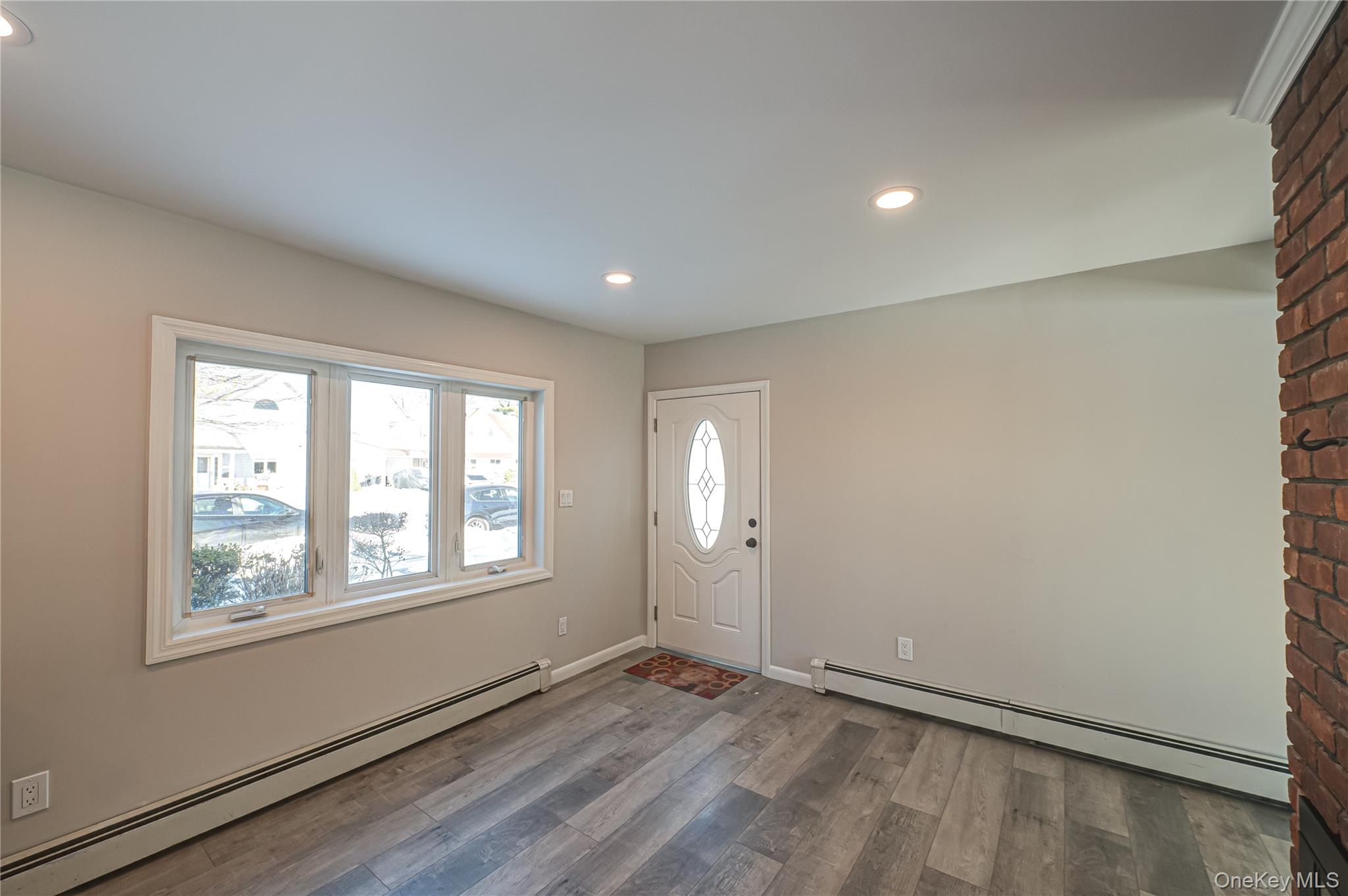 16 Sleepy Lane, Hicksville, NY 11801