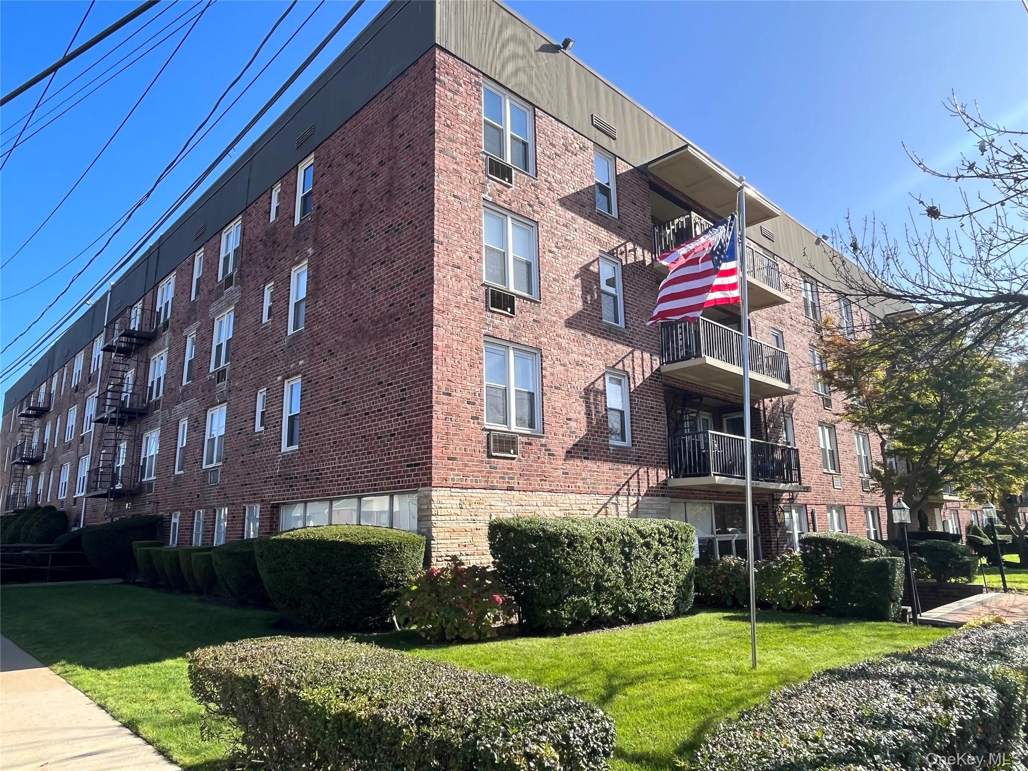 60 Hempstead Avenue # 1J, Lynbrook, NY 11563