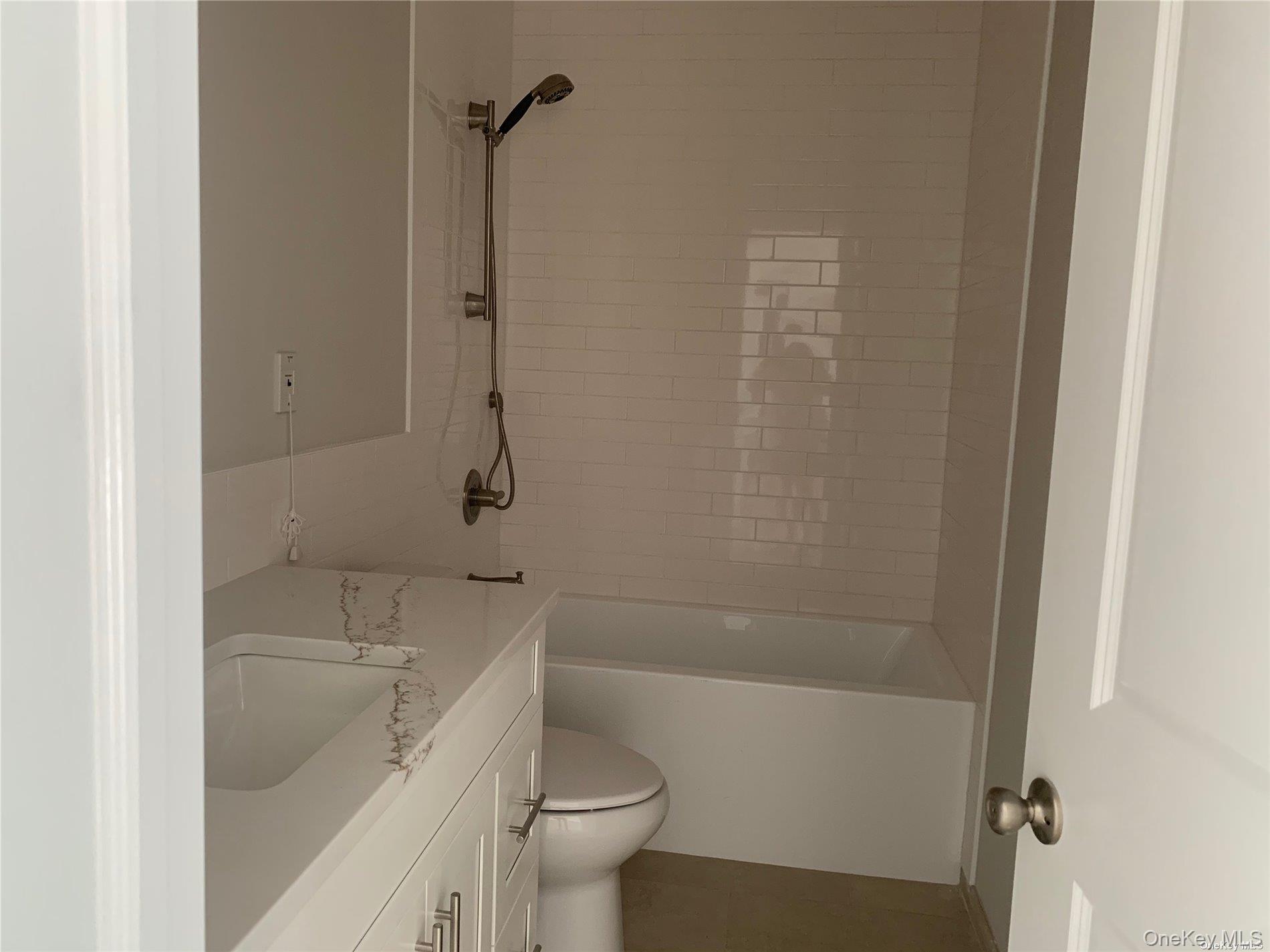 515 Jackson Avenue # 10, Lindenhurst, NY 11757