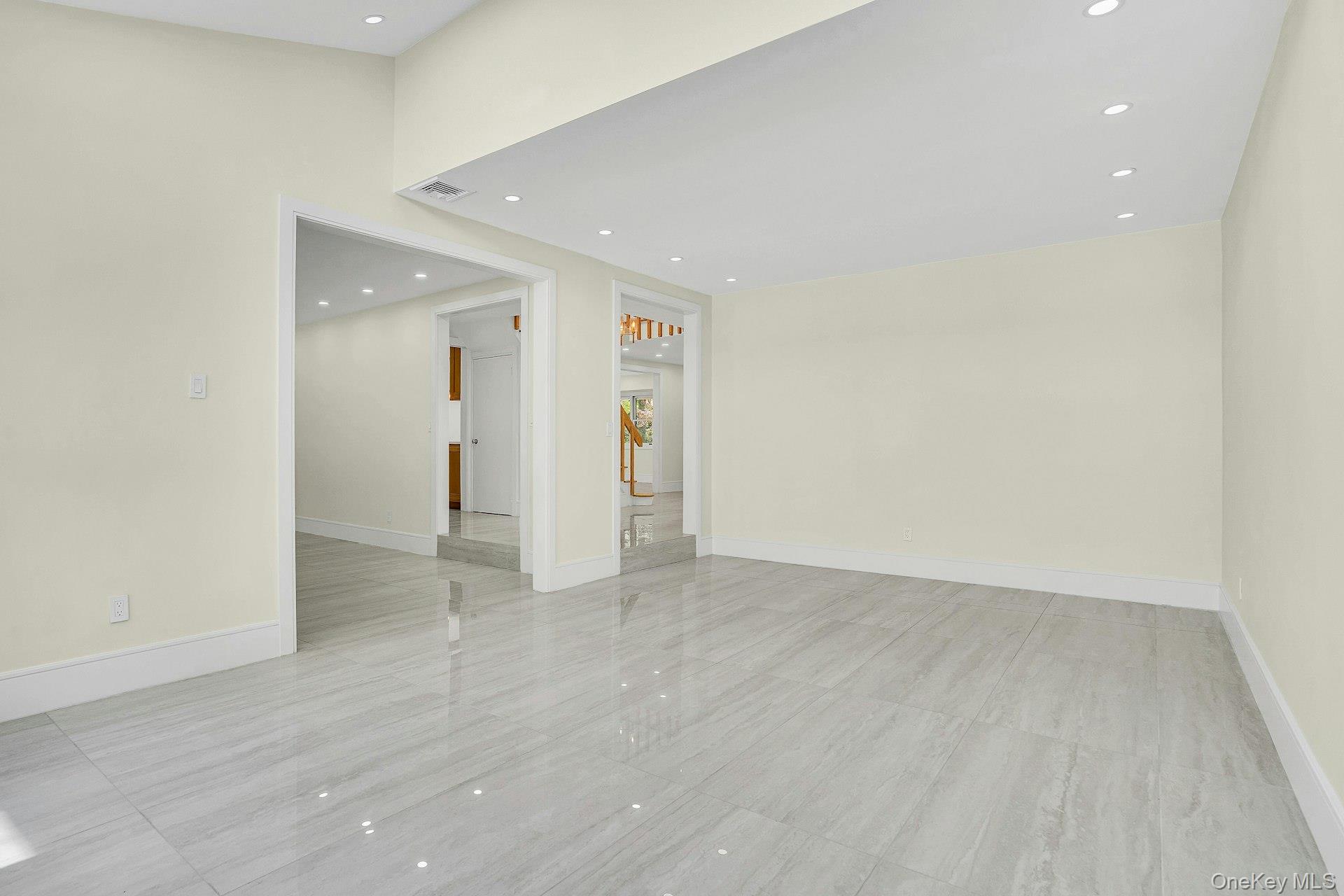 7 McCulloch Drive, Dix Hills, NY 11746