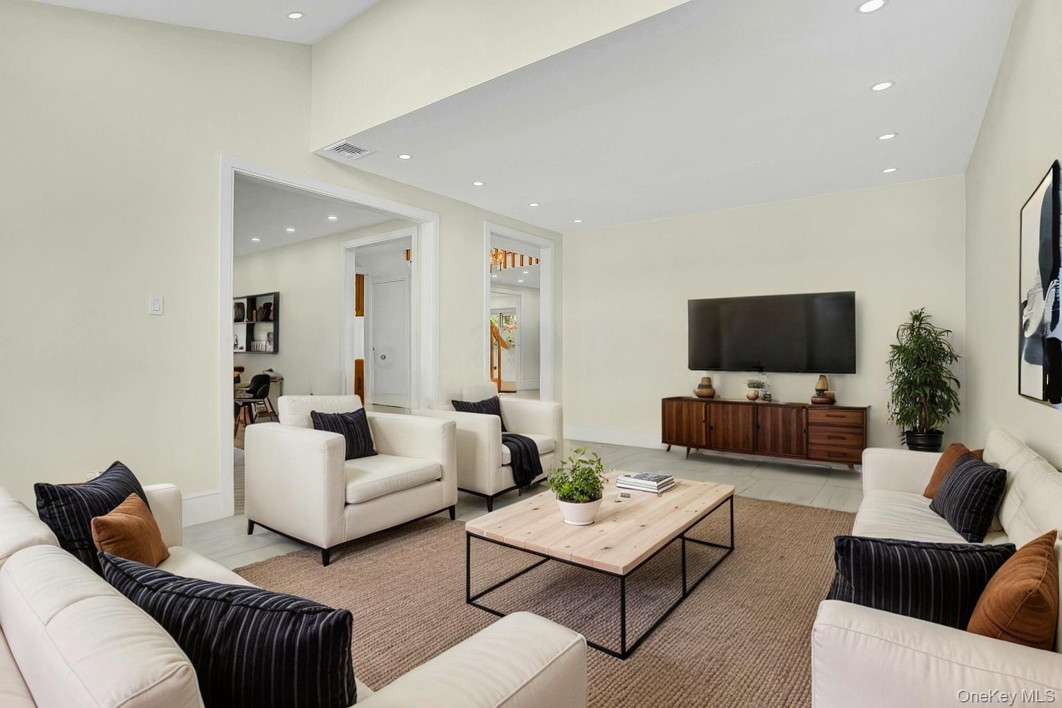 7 McCulloch Drive, Dix Hills, NY 11746