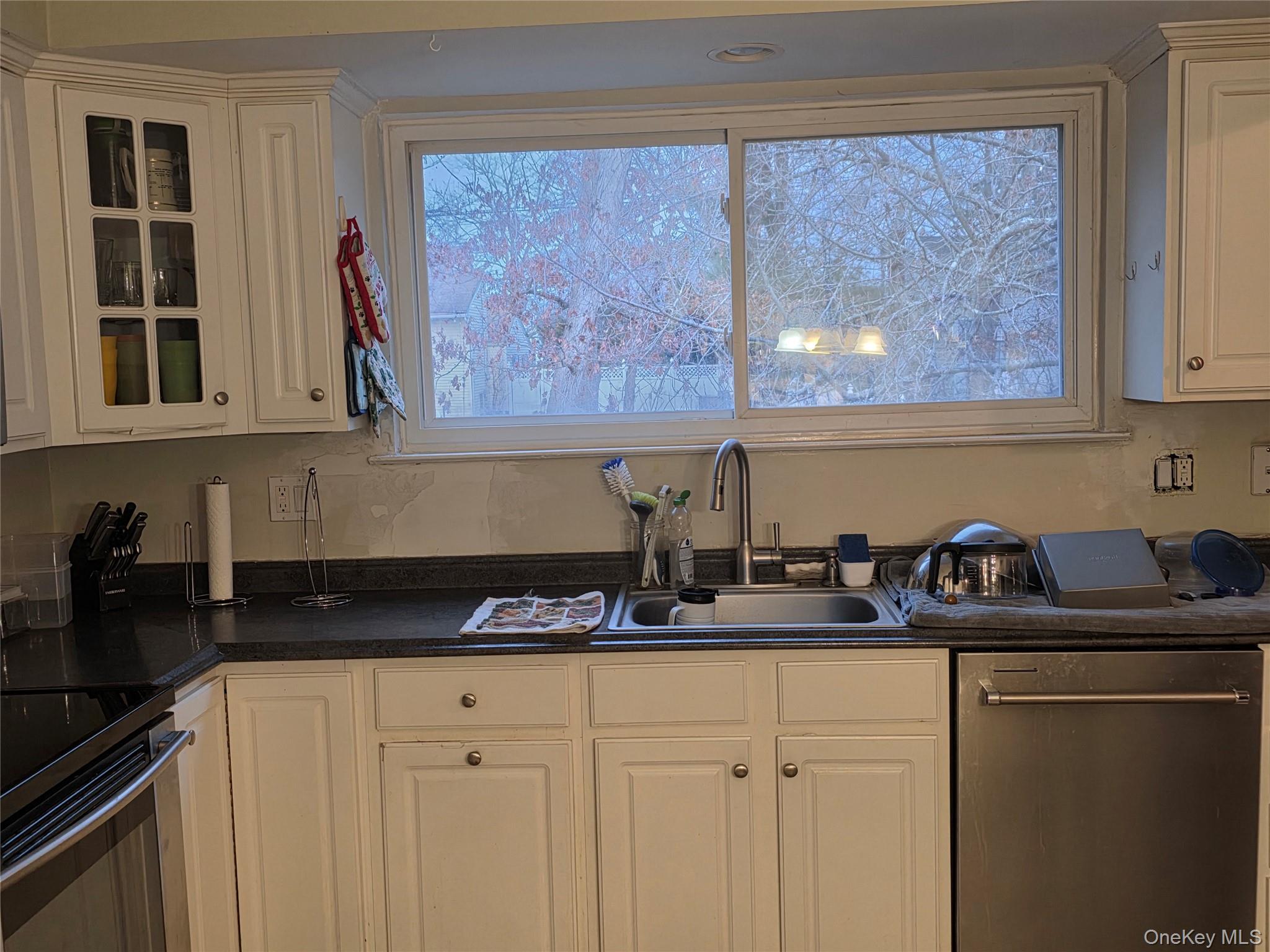 15 Canterbury Drive, Coram, NY 11727