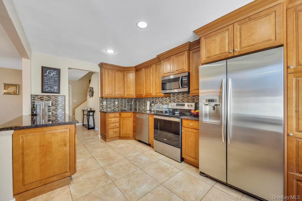 436 8th Street, Bohemia, NY 11716