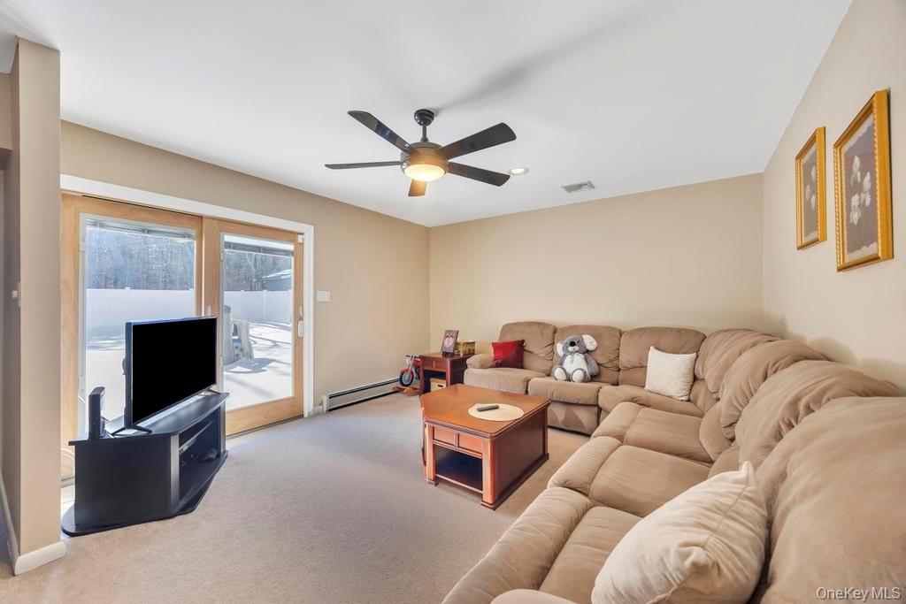 436 8th Street, Bohemia, NY 11716