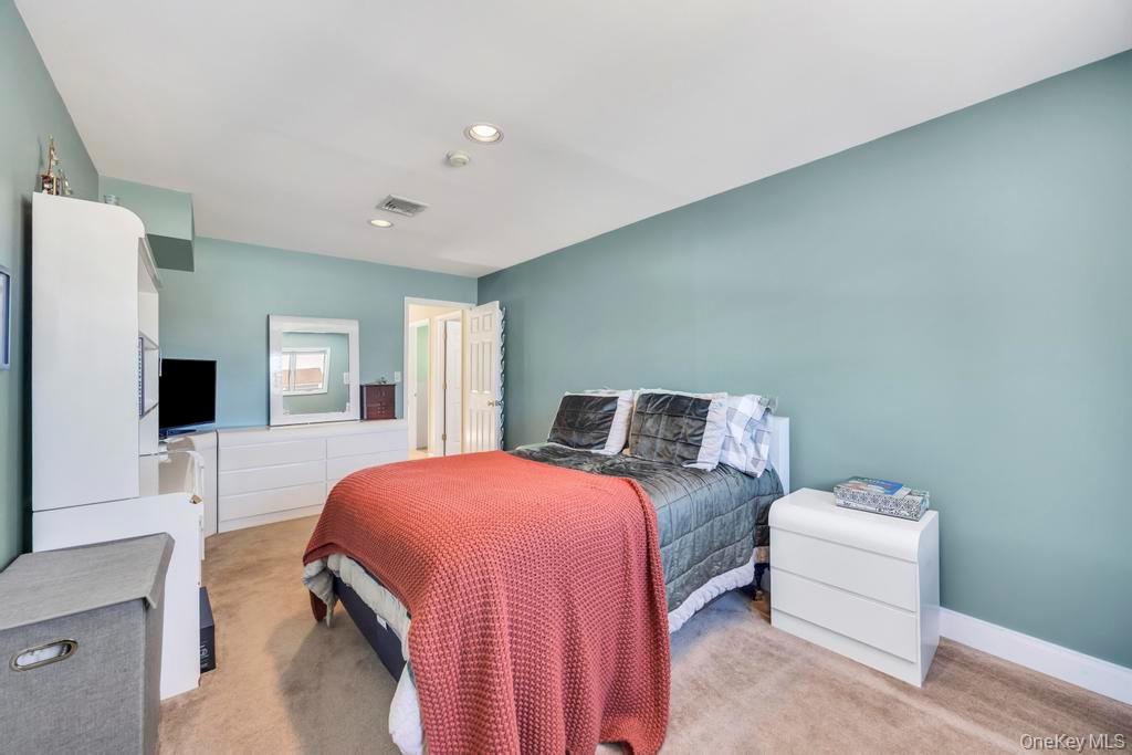 436 8th Street, Bohemia, NY 11716