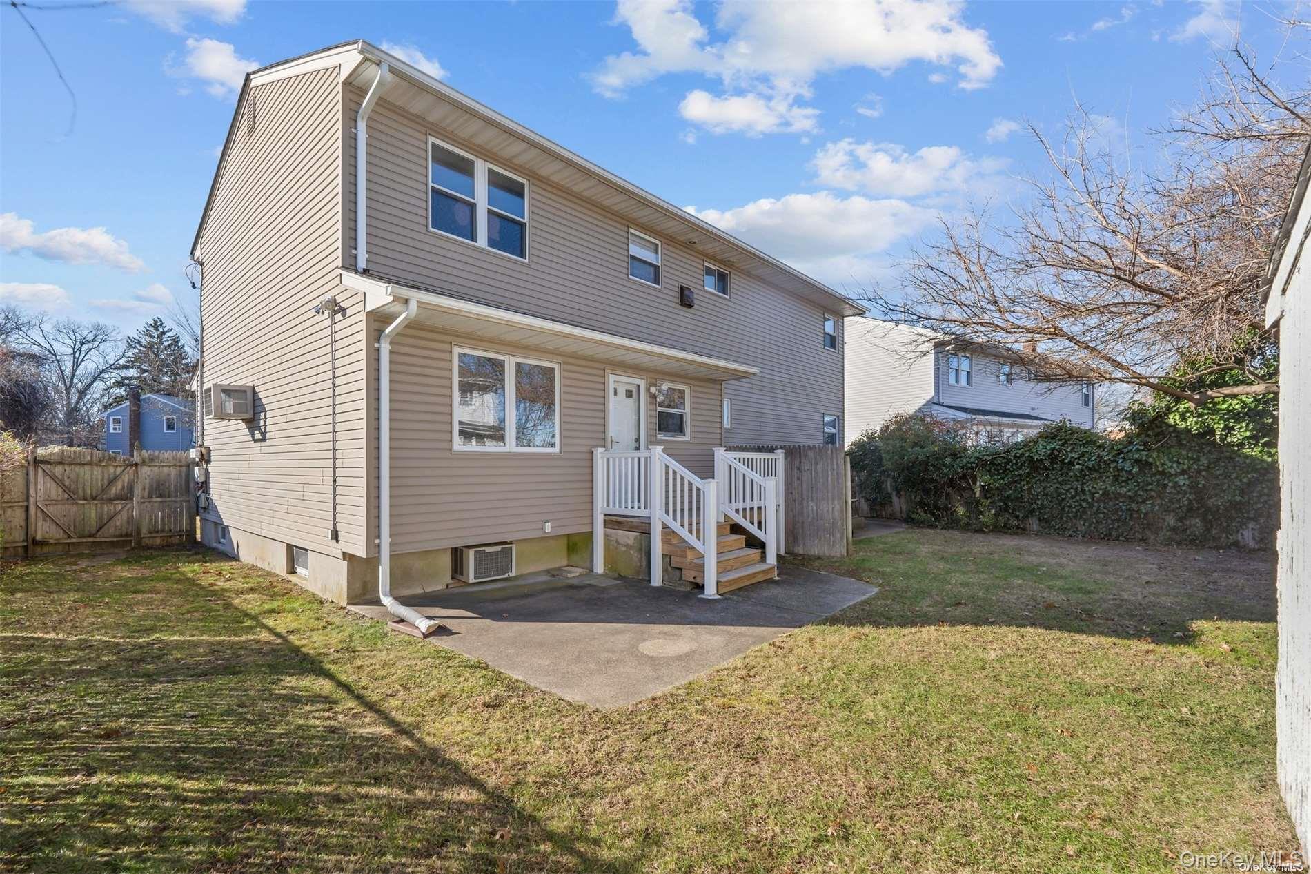 4 Quaker Court, West Babylon, NY 11704