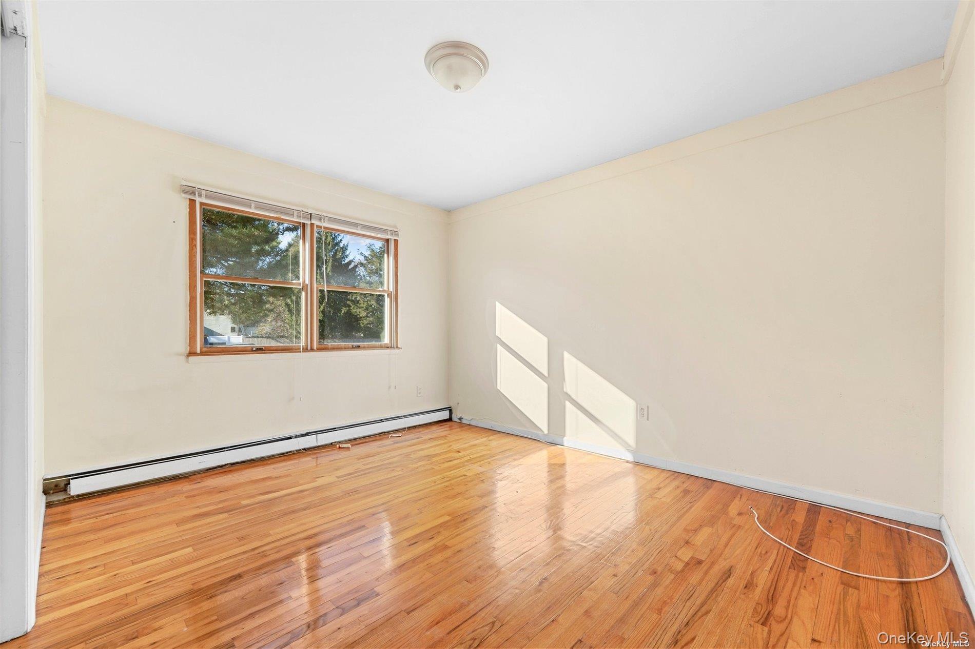 4 Quaker Court, West Babylon, NY 11704