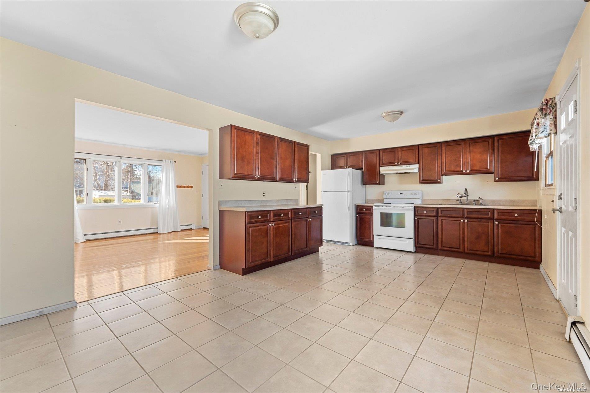 4 Quaker Court, West Babylon, NY 11704