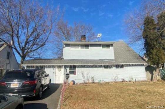 118 Bucket Lane, Levittown, NY 11756