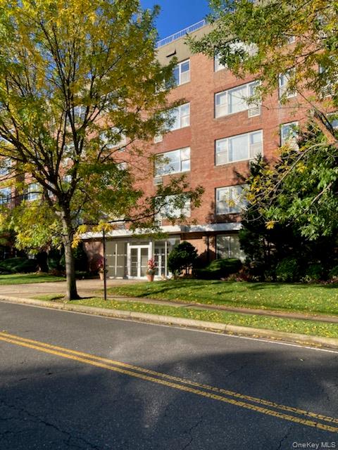 280 Guy Lombardo Guy Lombardo Avenue # 2A, Freeport, NY 11520