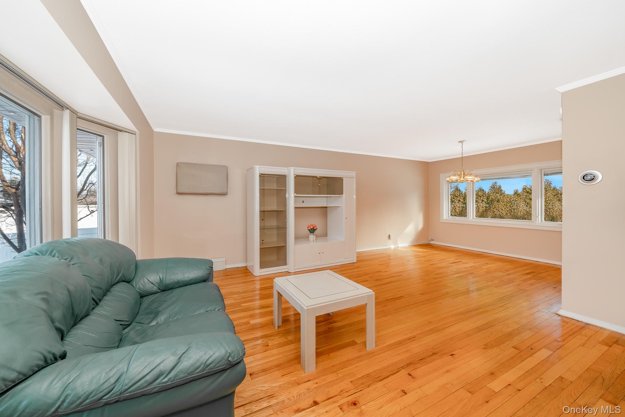 4 Nottinghill Drive, Massapequa, NY 11758