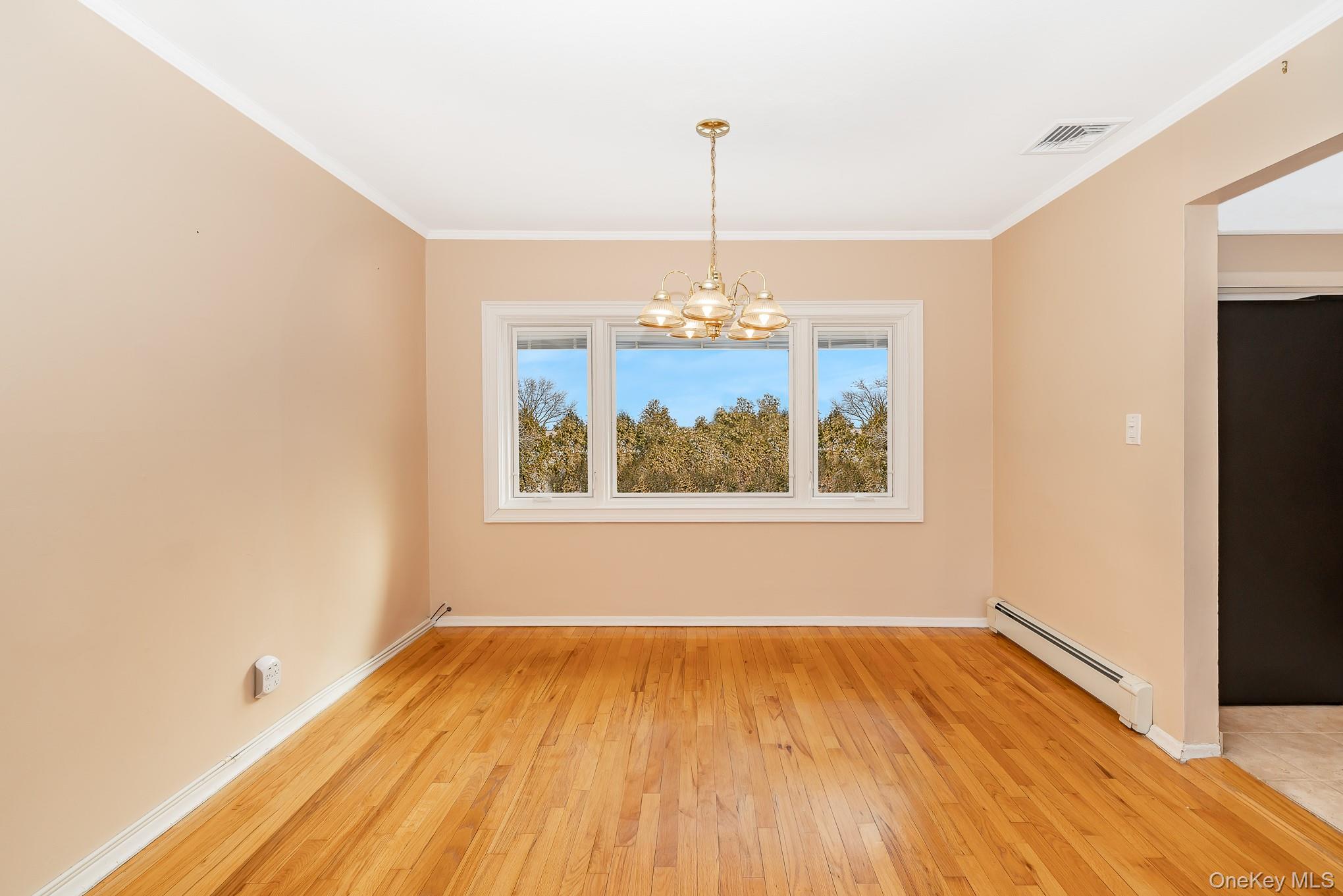 4 Nottinghill Drive, Massapequa, NY 11758