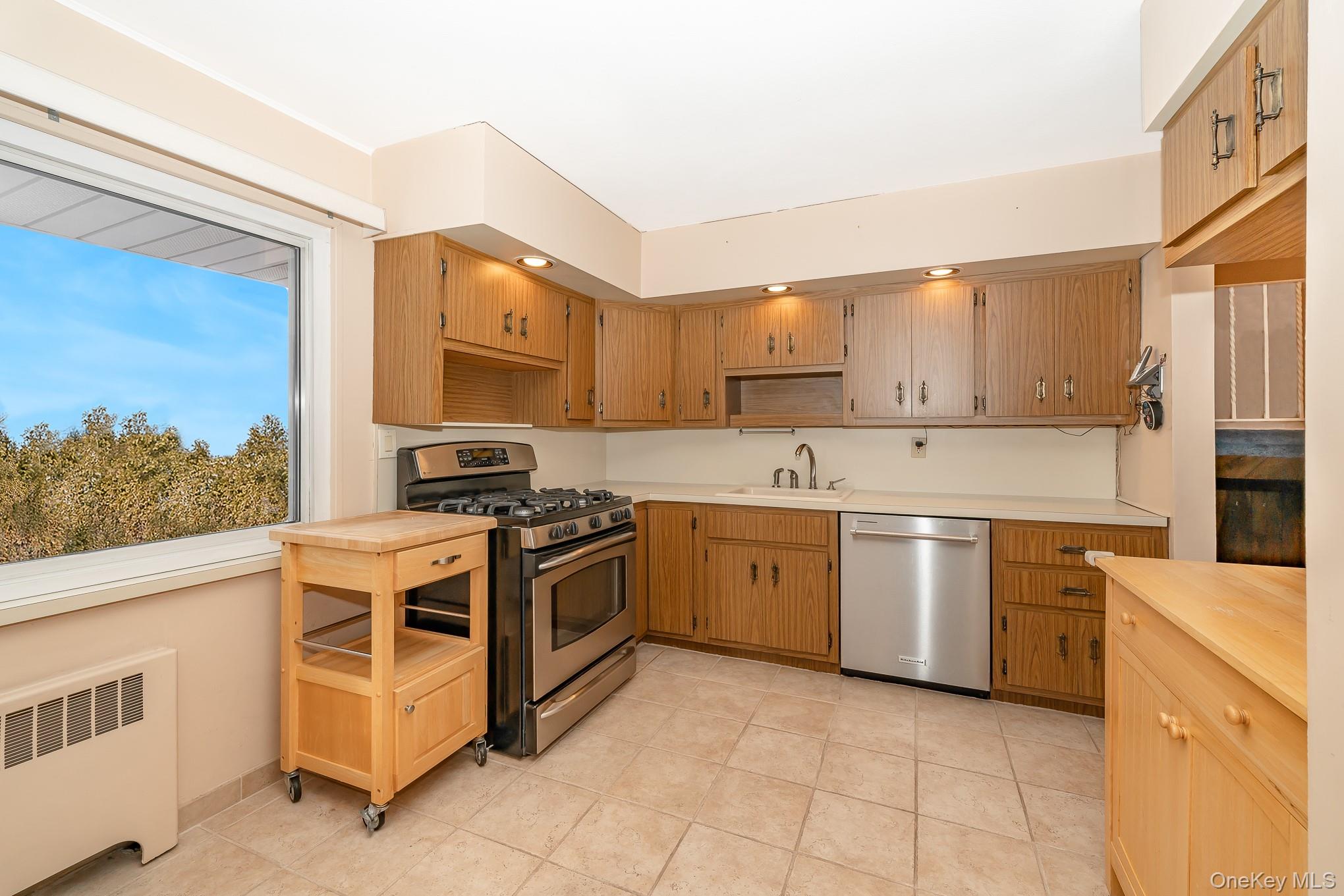 4 Nottinghill Drive, Massapequa, NY 11758