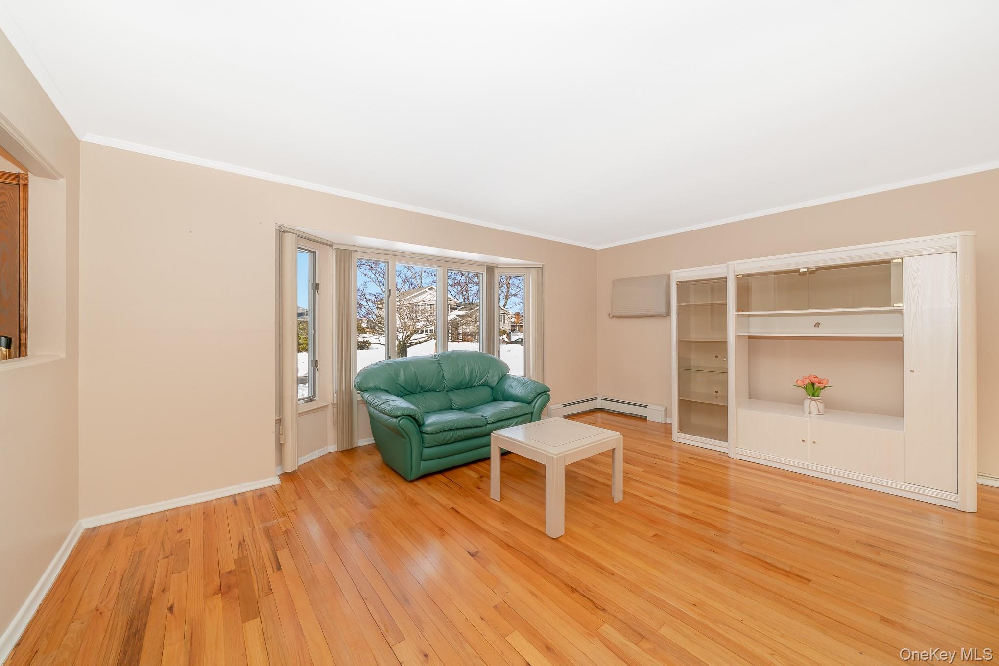 4 Nottinghill Drive, Massapequa, NY 11758