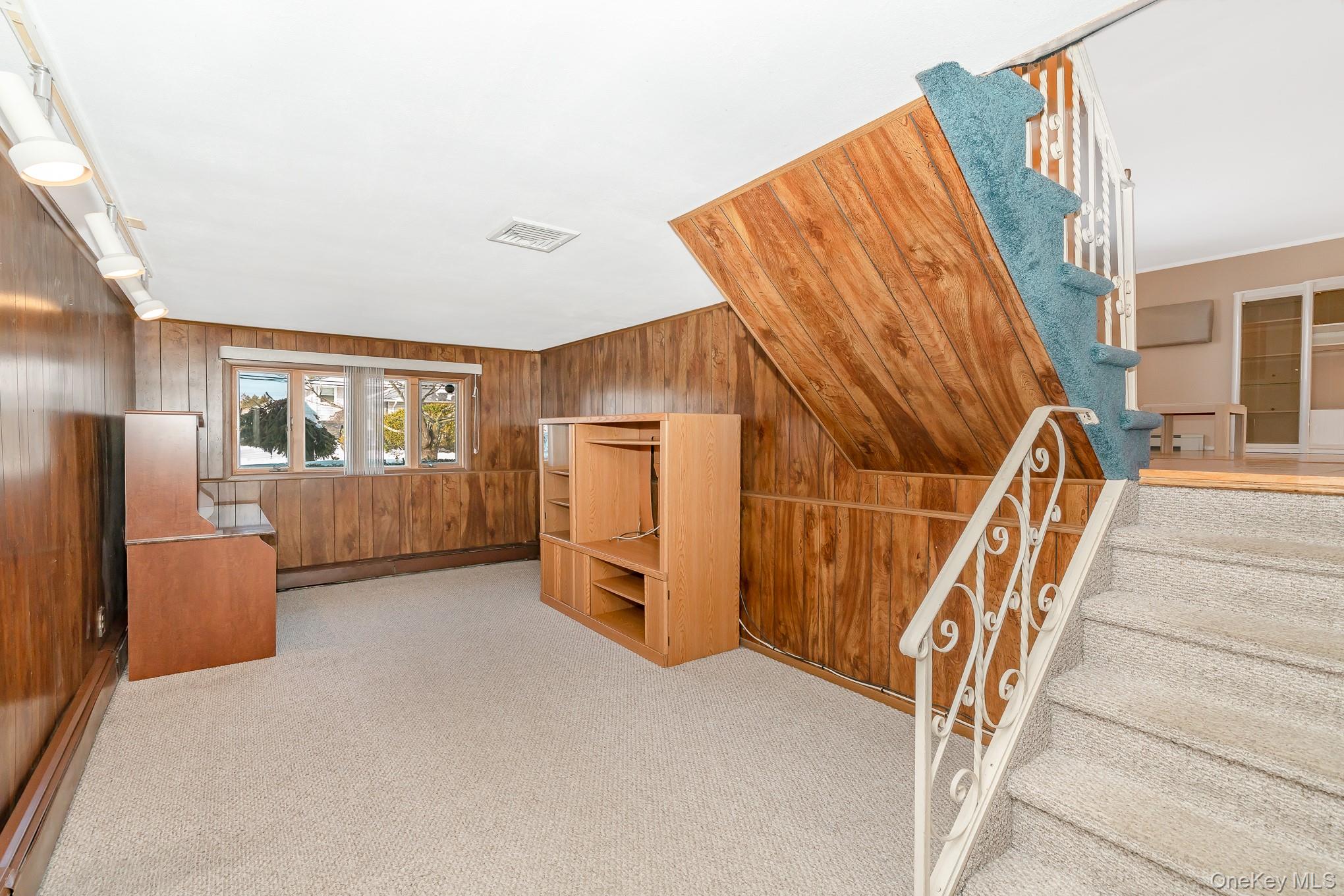 4 Nottinghill Drive, Massapequa, NY 11758