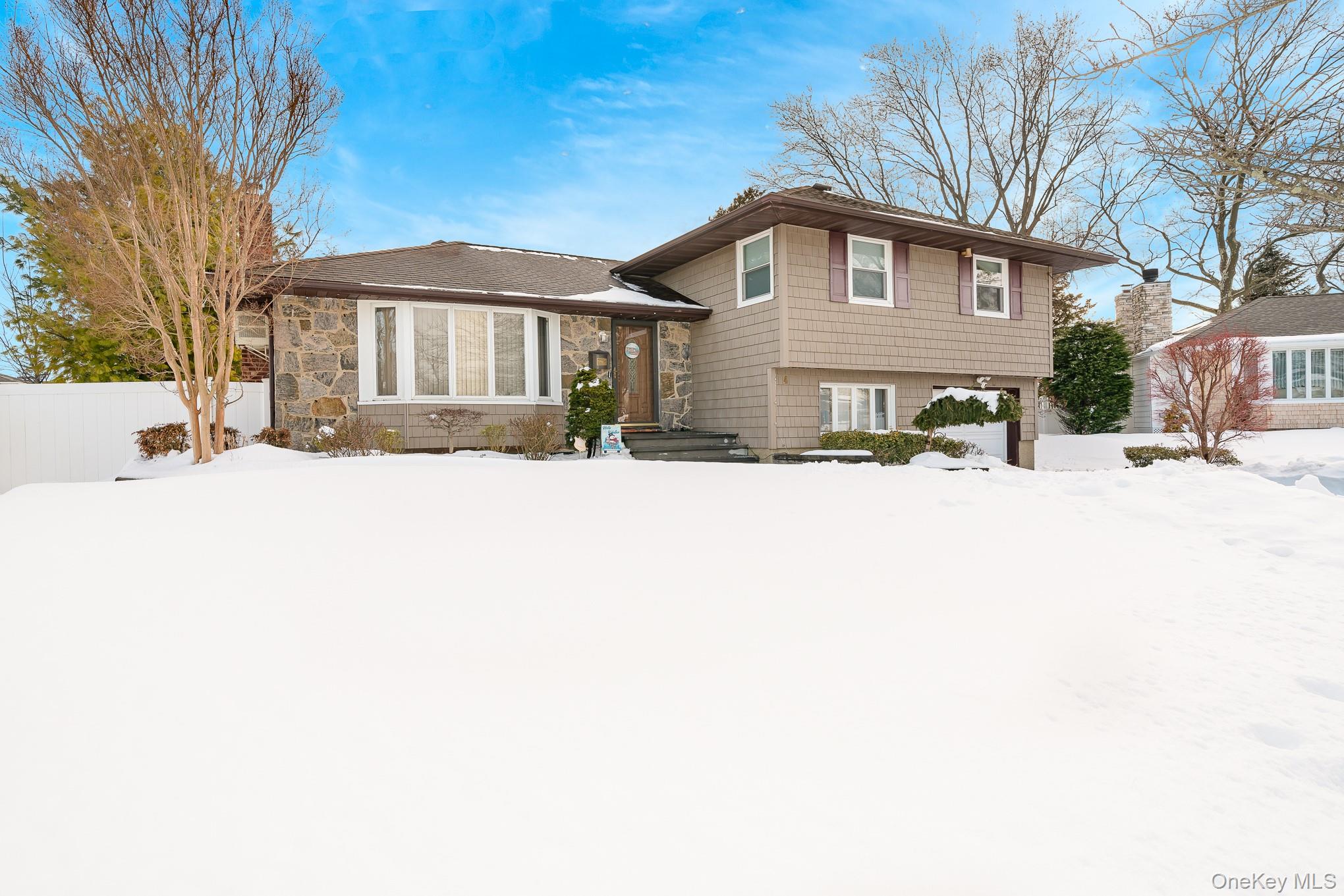 4 Nottinghill Drive, Massapequa, NY 11758